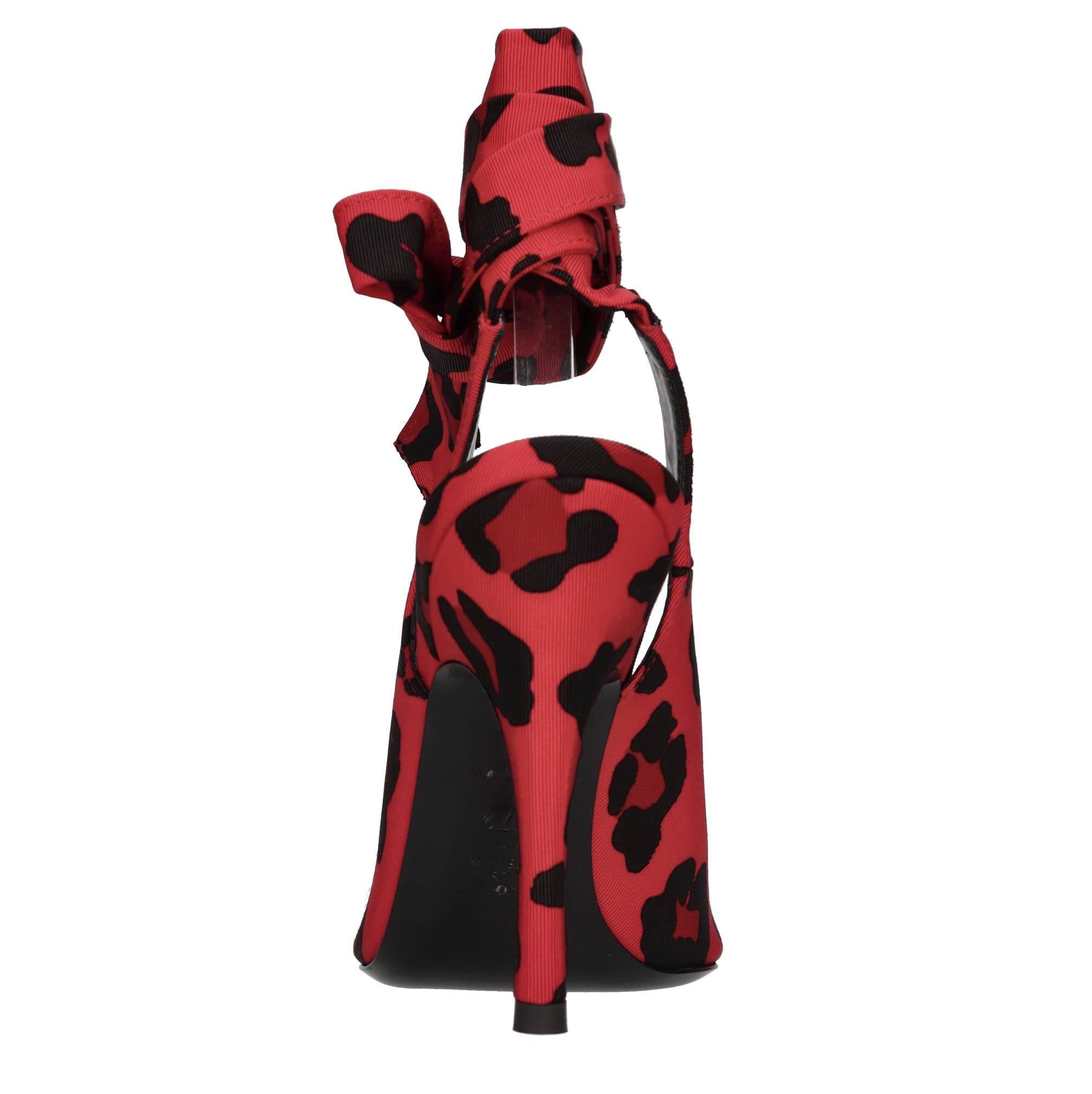 Décolleté slingback in tessuto 