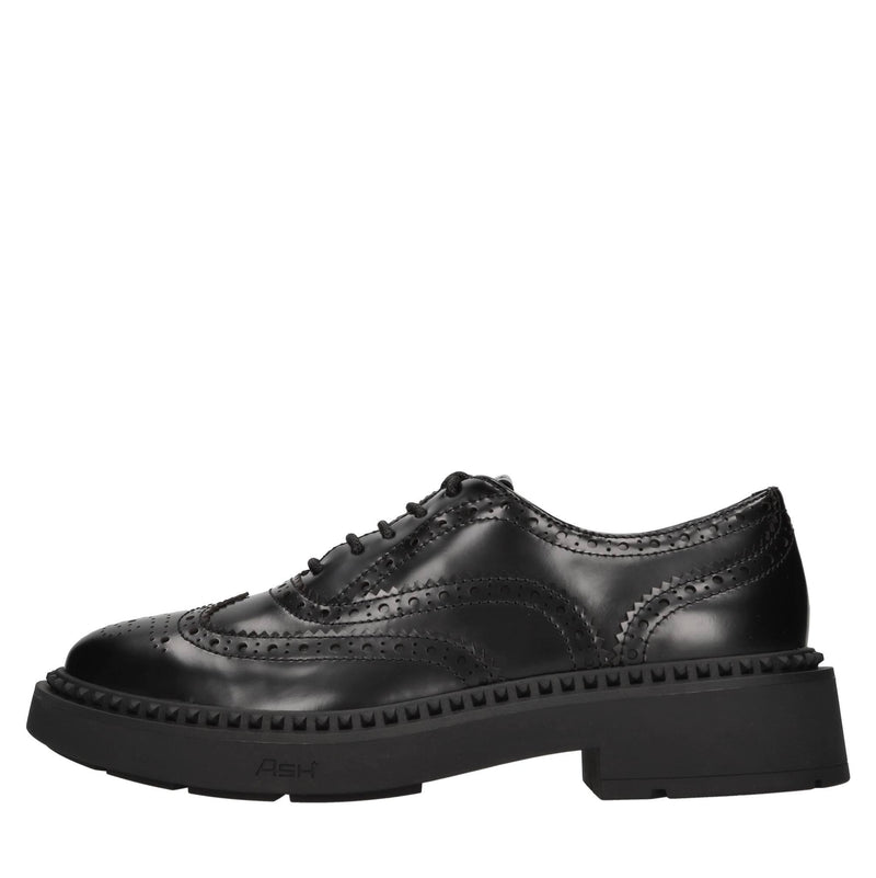 Stringate in pelle 