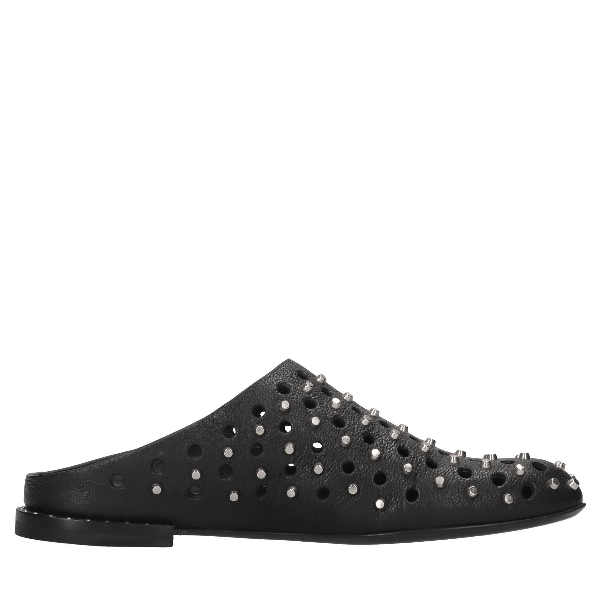Sabot in pelle e borchie 