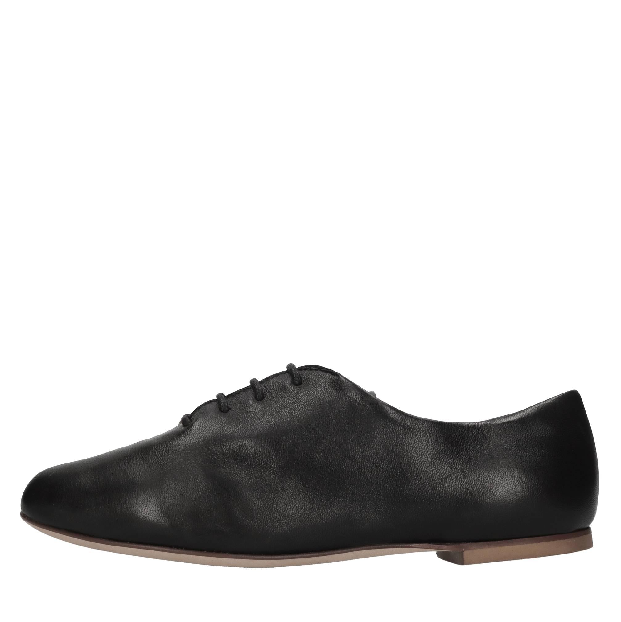 Stringate in pelle 