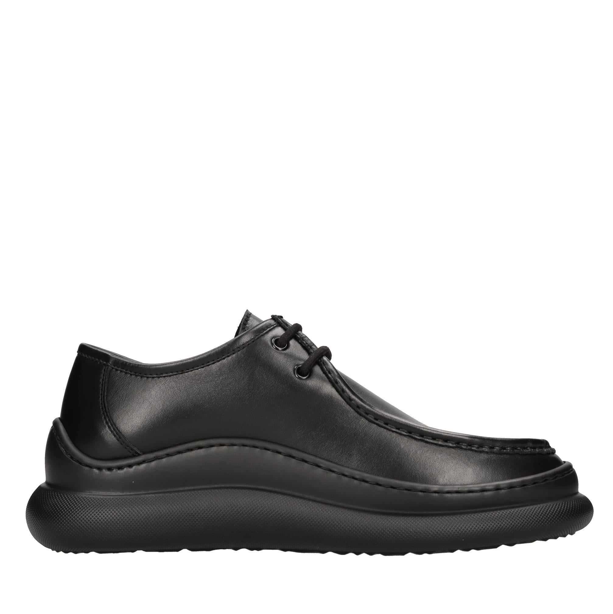 Stringate in pelle 