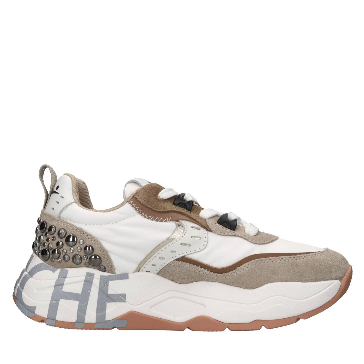 Sneakers in camoscio tessuto e borchie 