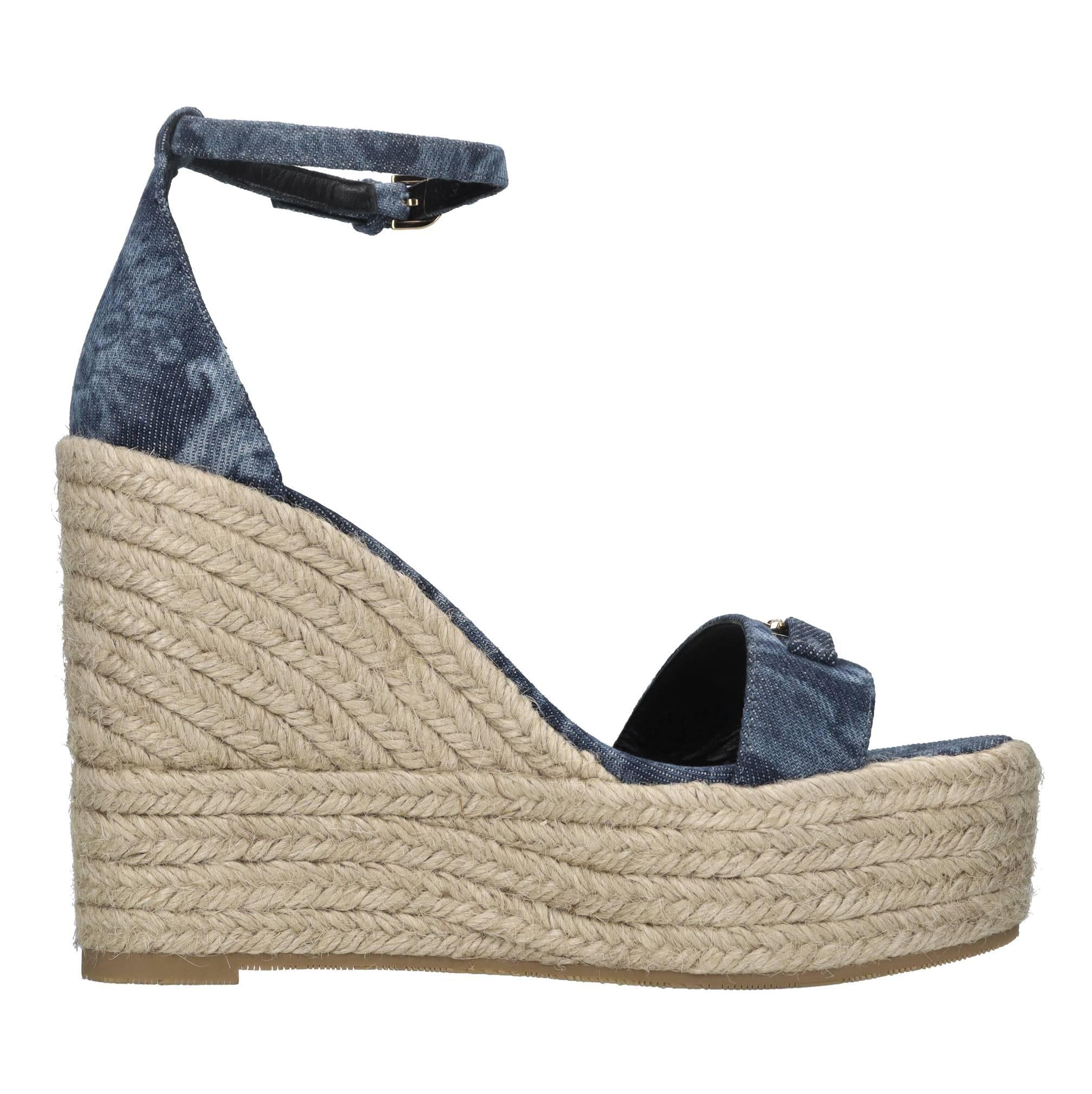 Zeppe in denim e rafia 