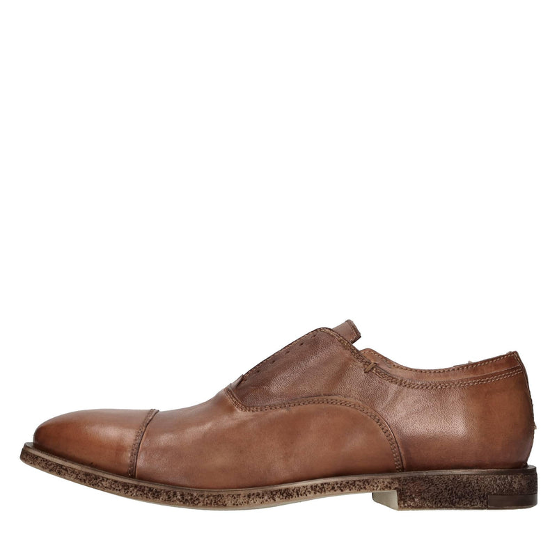 Stringate in pelle 