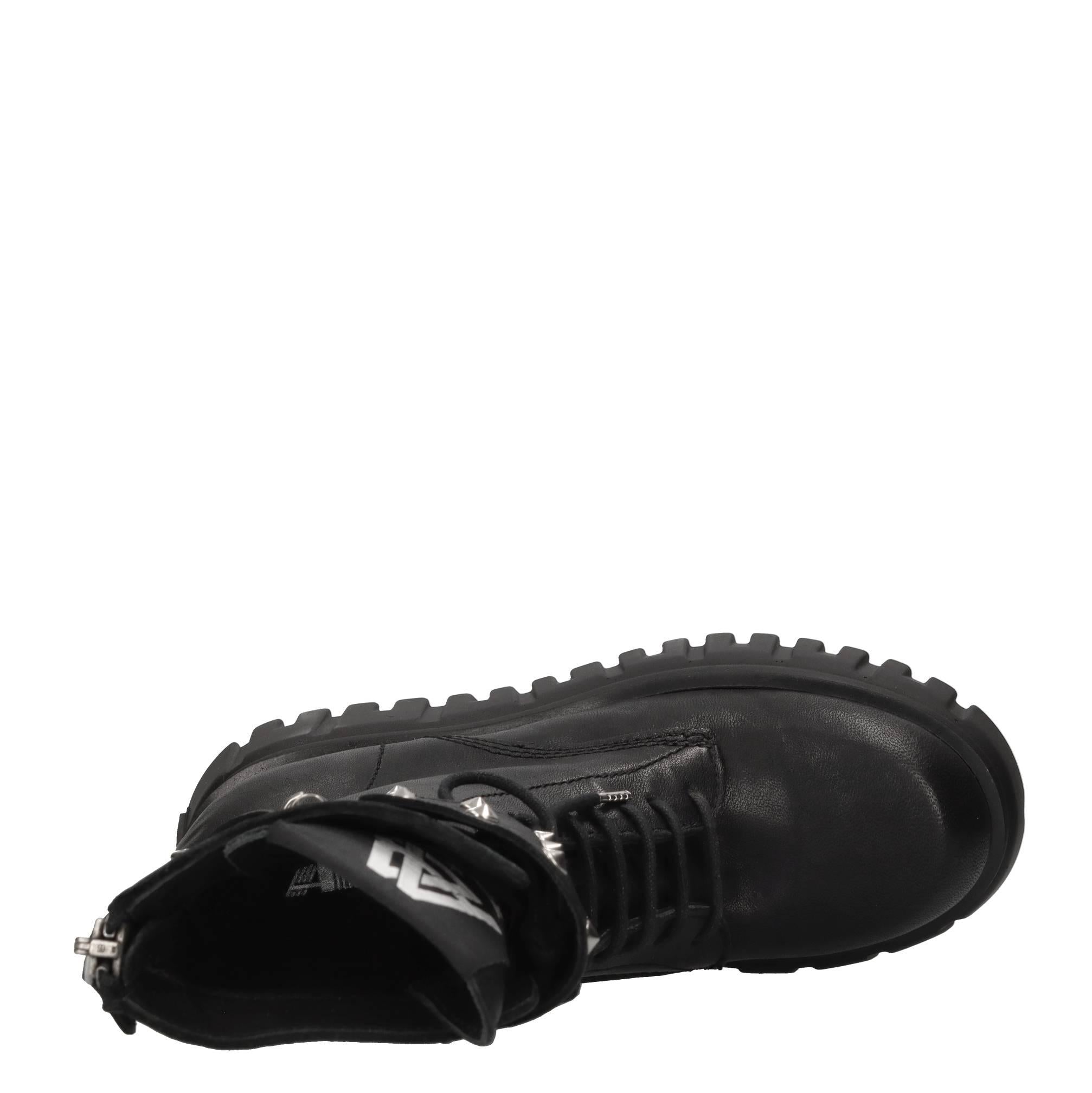 Stivaletti anfibi in pelle con borchie argento 