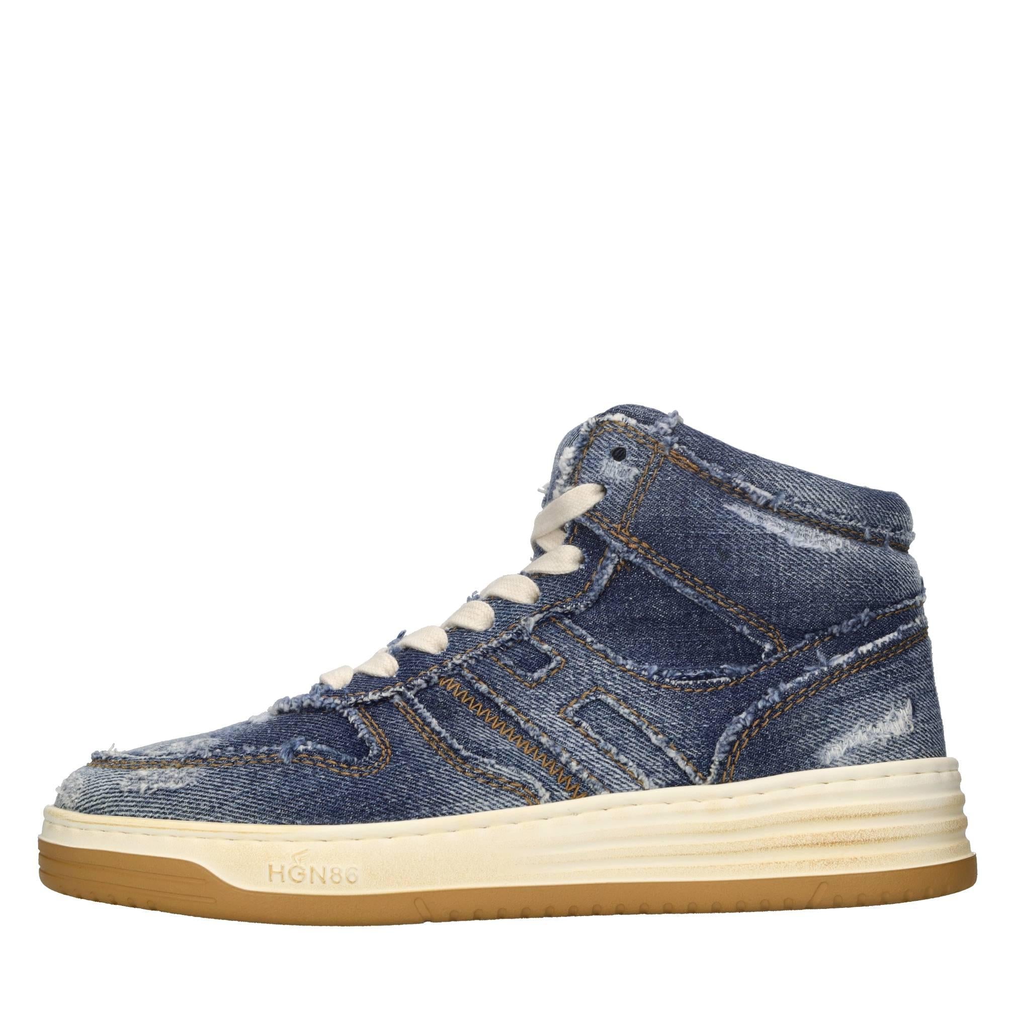 Sneakers in denim 
