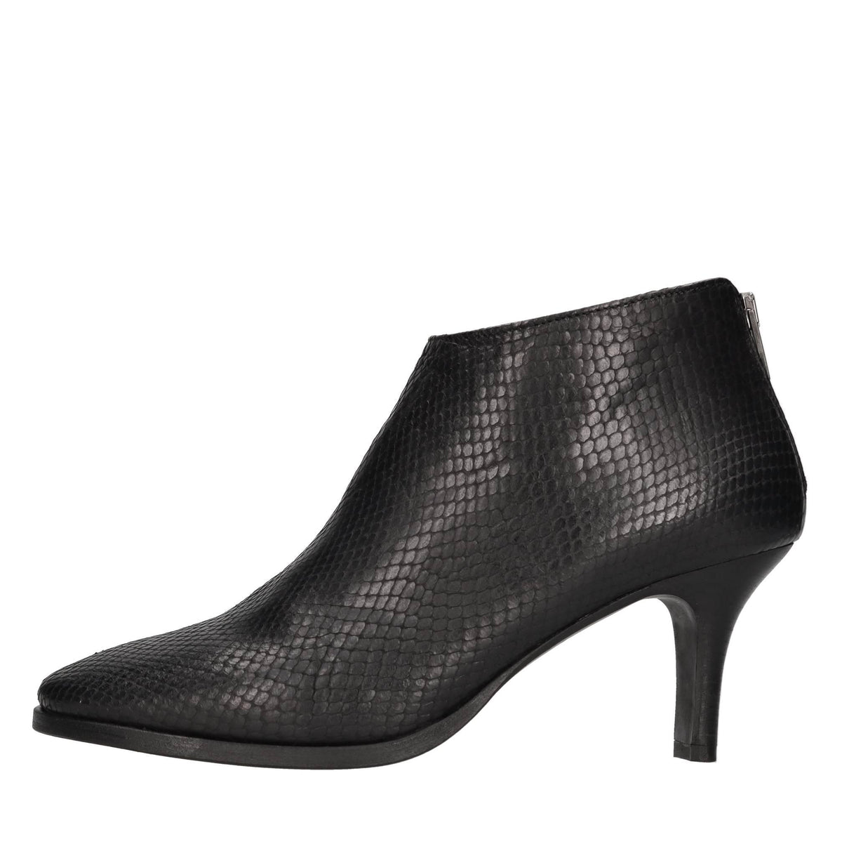Tronchetti Hadid in pelle 