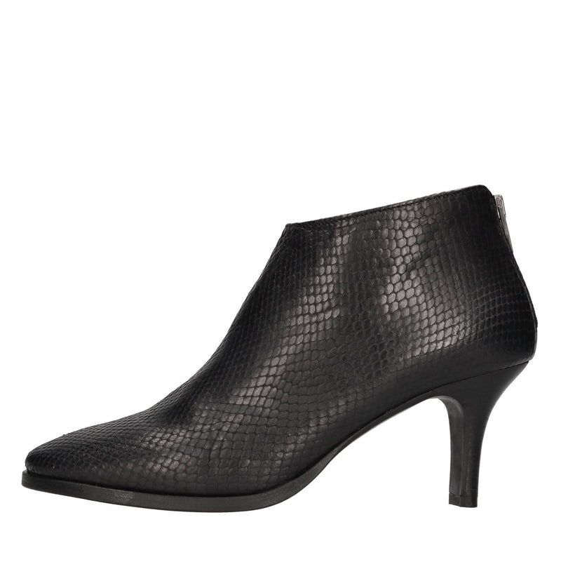 Tronchetti Hadid in pelle 