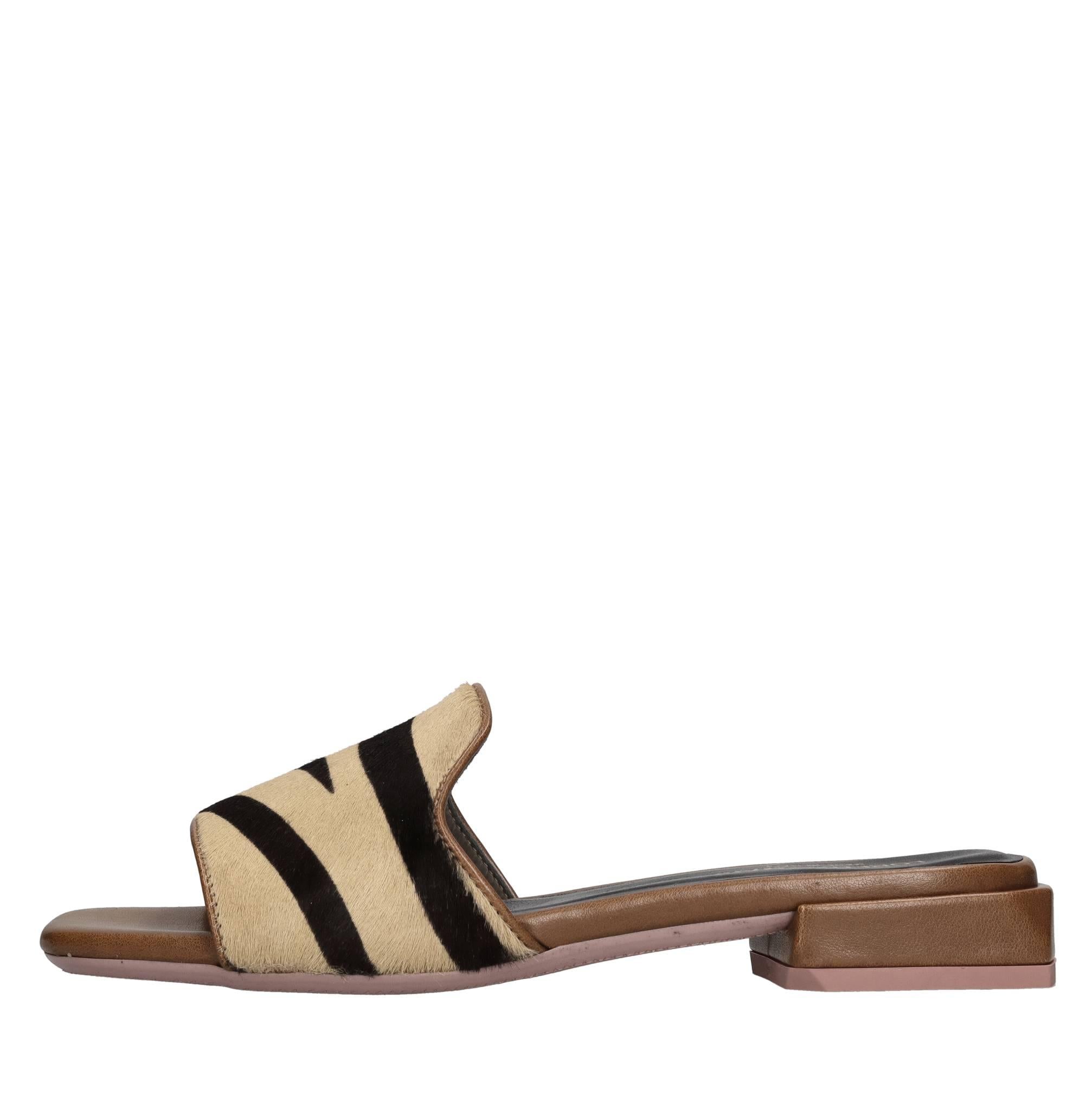Mules in cavallino 