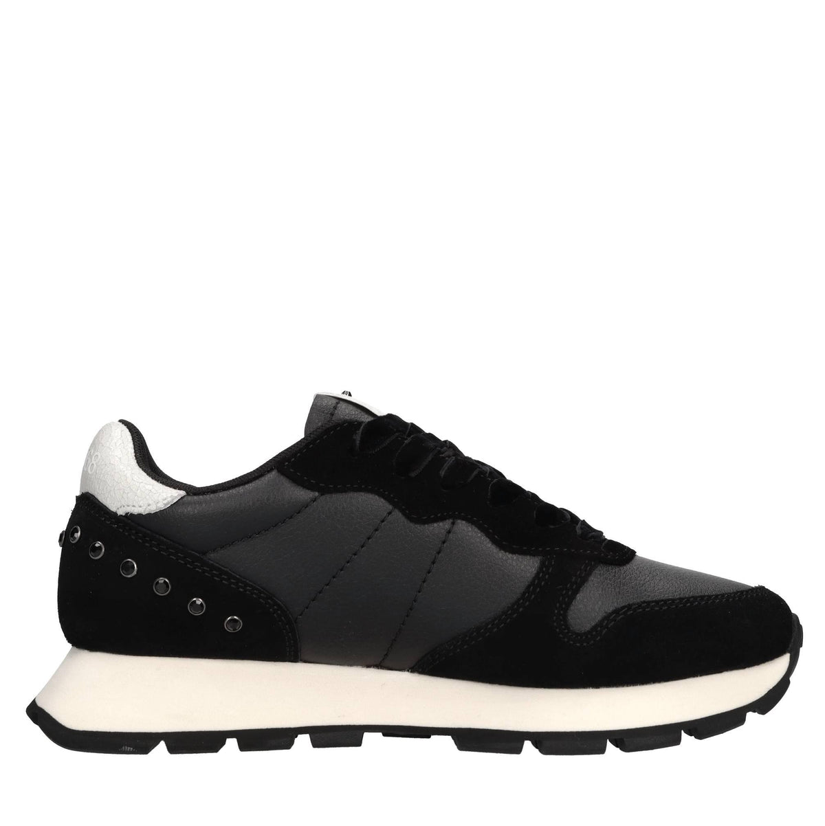 Sneakers in pelle, tessuto ed ecopelle 