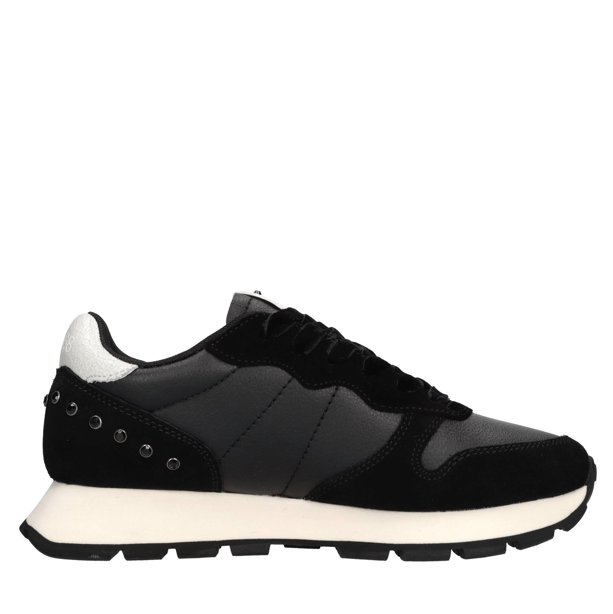 Sneakers in pelle, tessuto ed ecopelle 