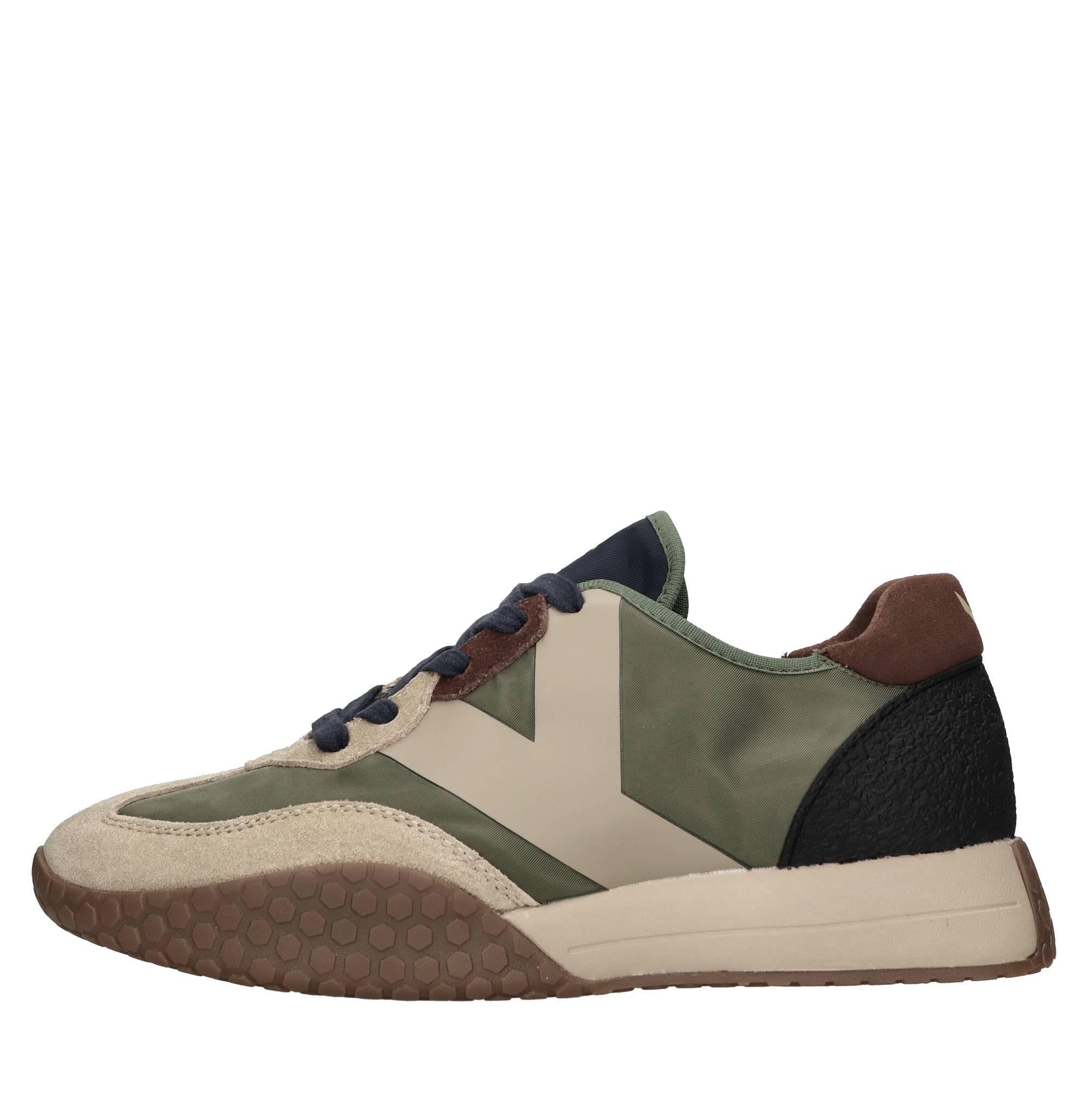 Sneakers in camoscio e tessuto 