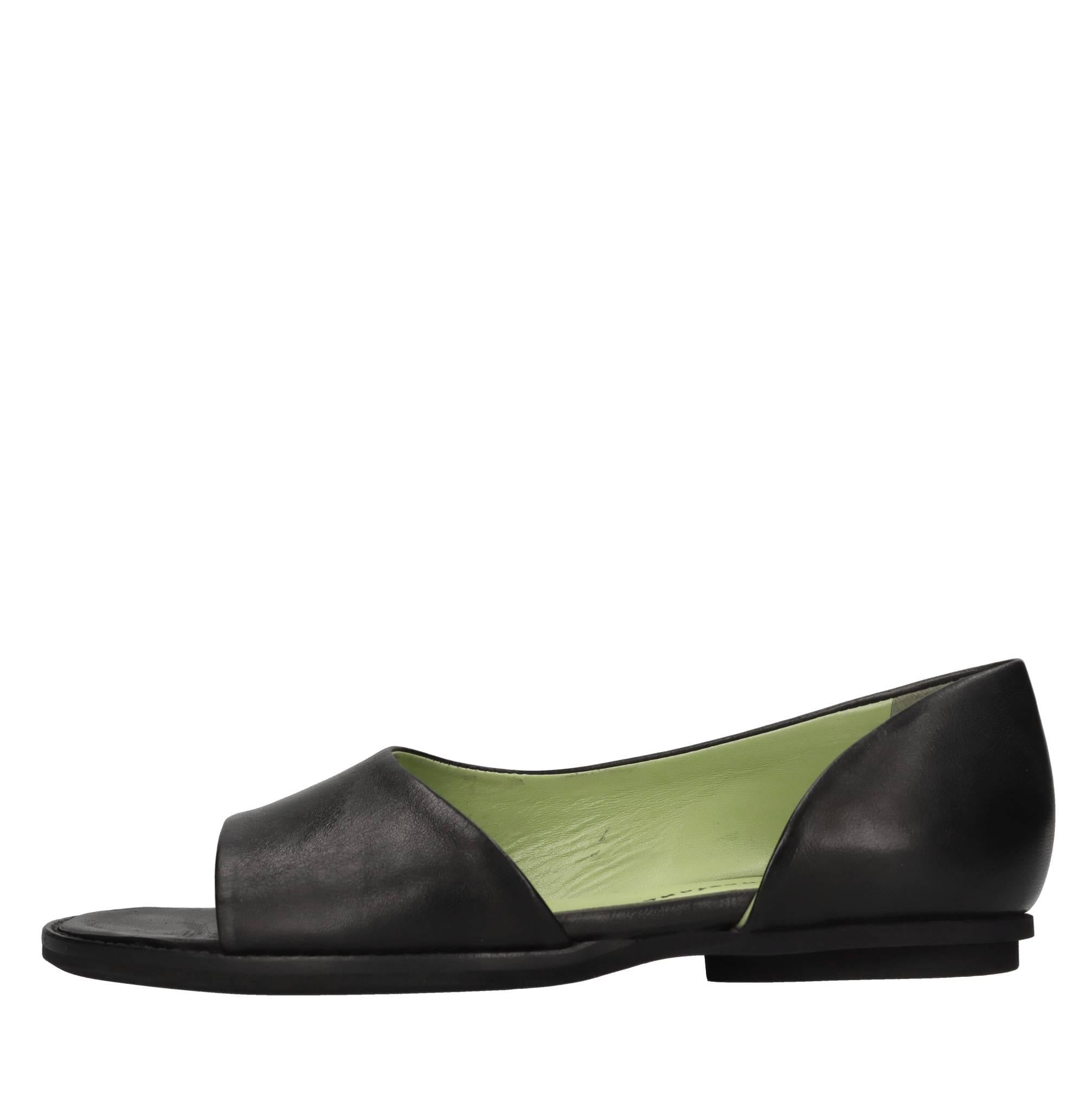 Flat in pelle 