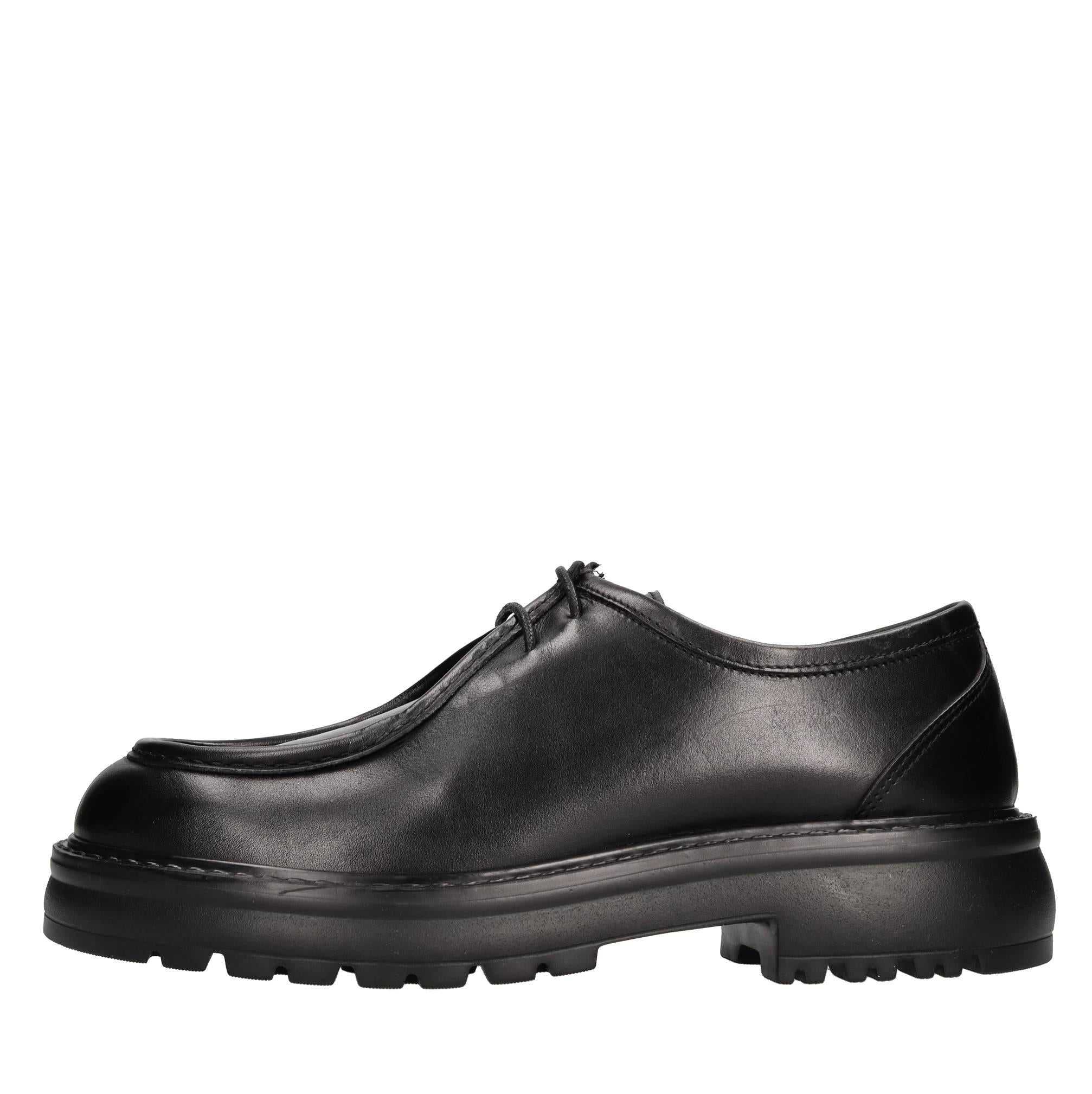 Stringate in pelle 