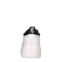 Sneakers in pelle e tessuto 