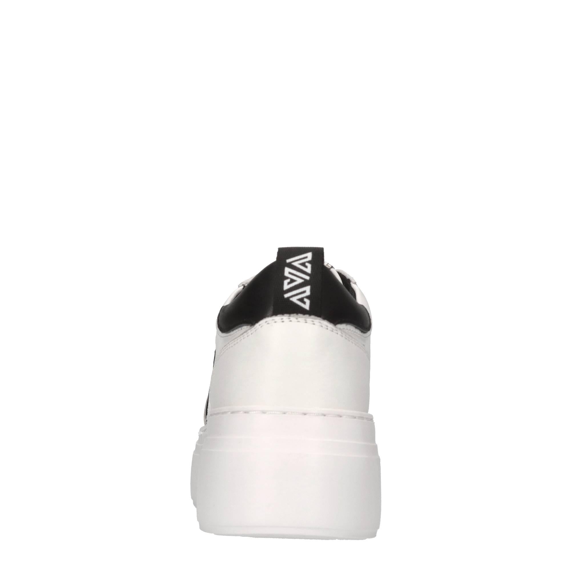 Sneakers in pelle e tessuto 