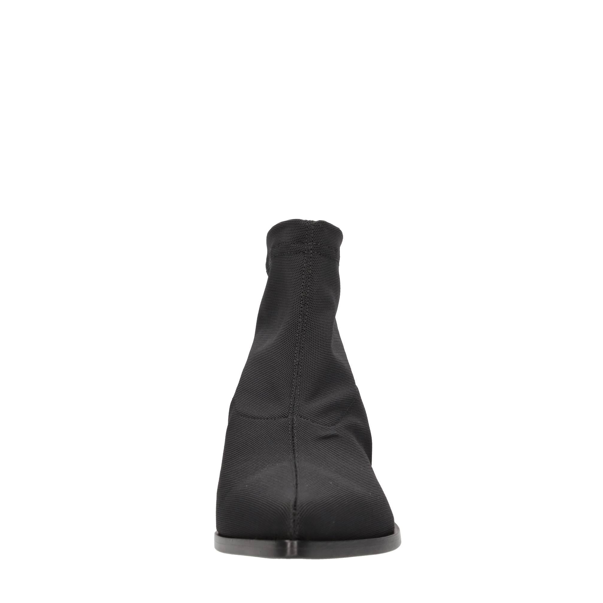 Stivaletti in tessuto elastico e inserti in pelle 