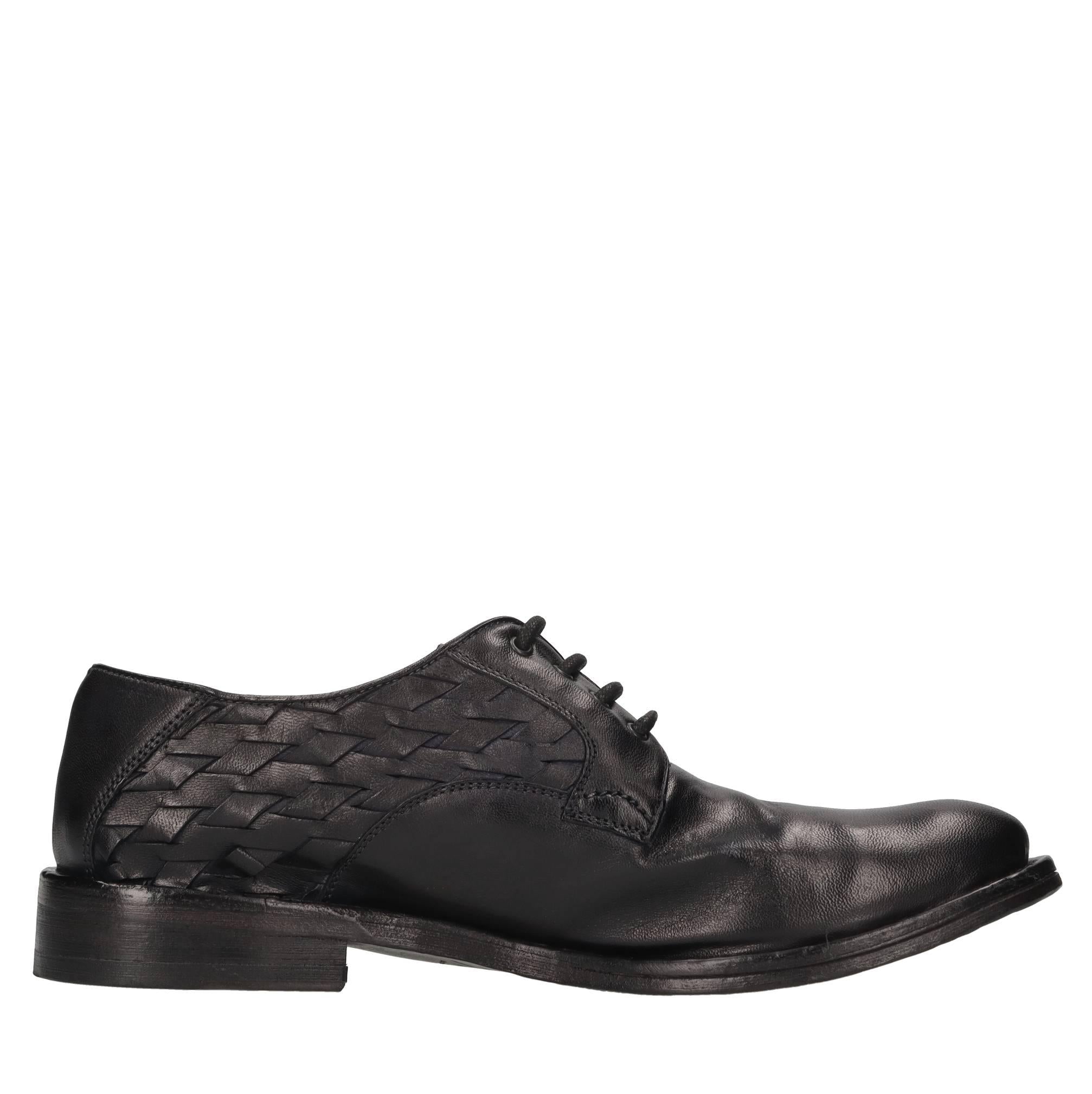 Stringate in pelle 