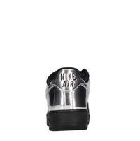 Sneakers in pelle con dettagli color argento specchiato 