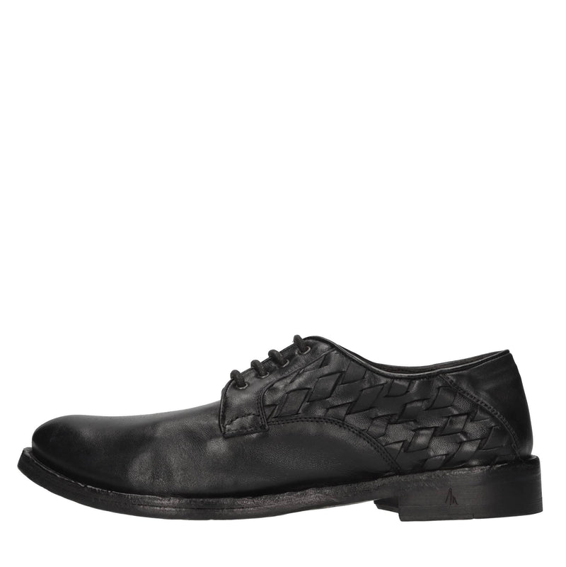 Stringate in pelle 