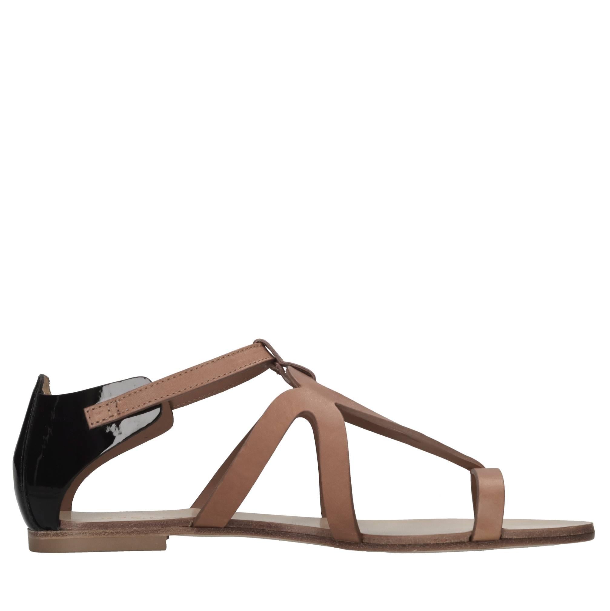 Sandali in pelle e vernice 