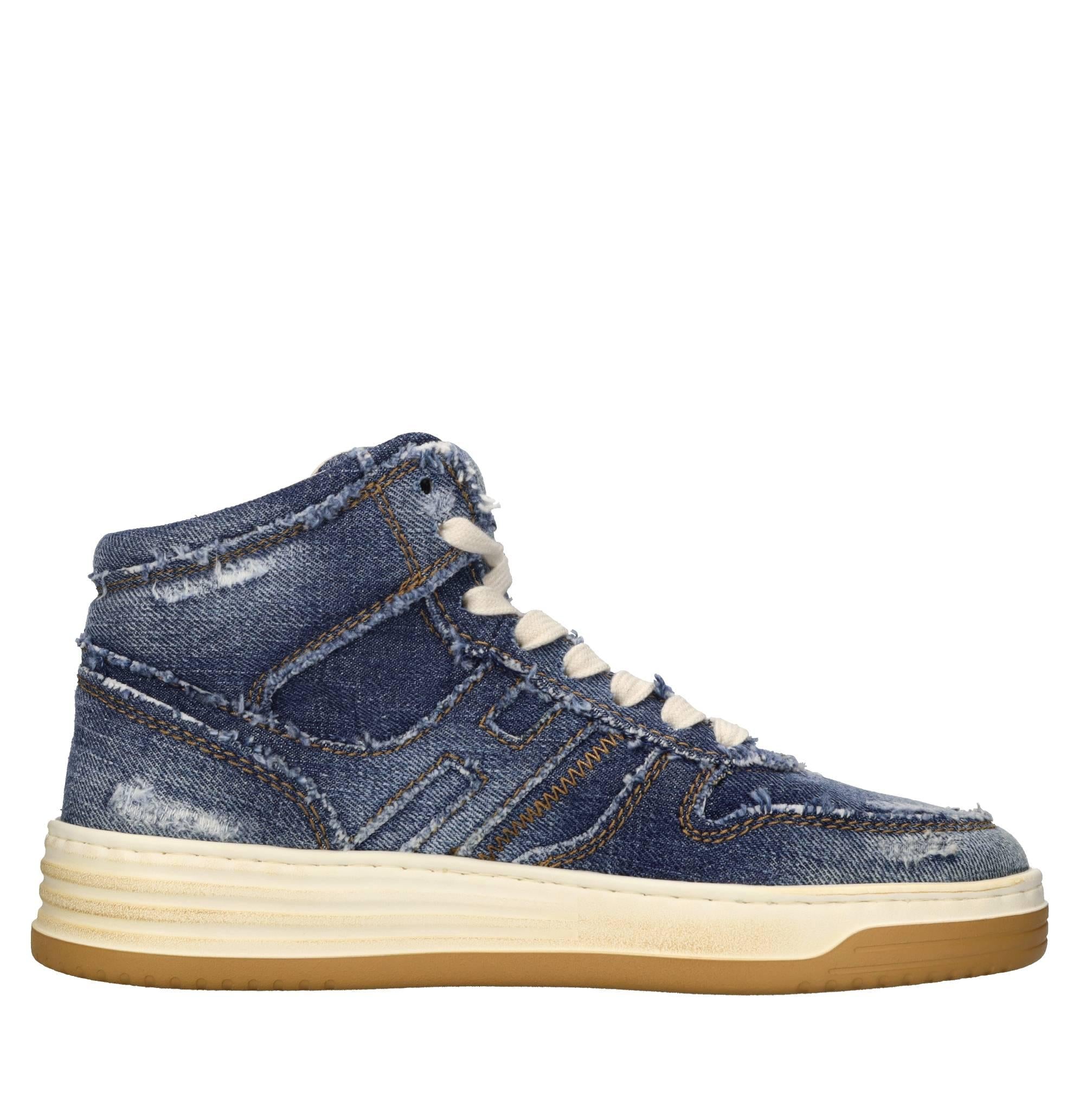 Sneakers in denim 