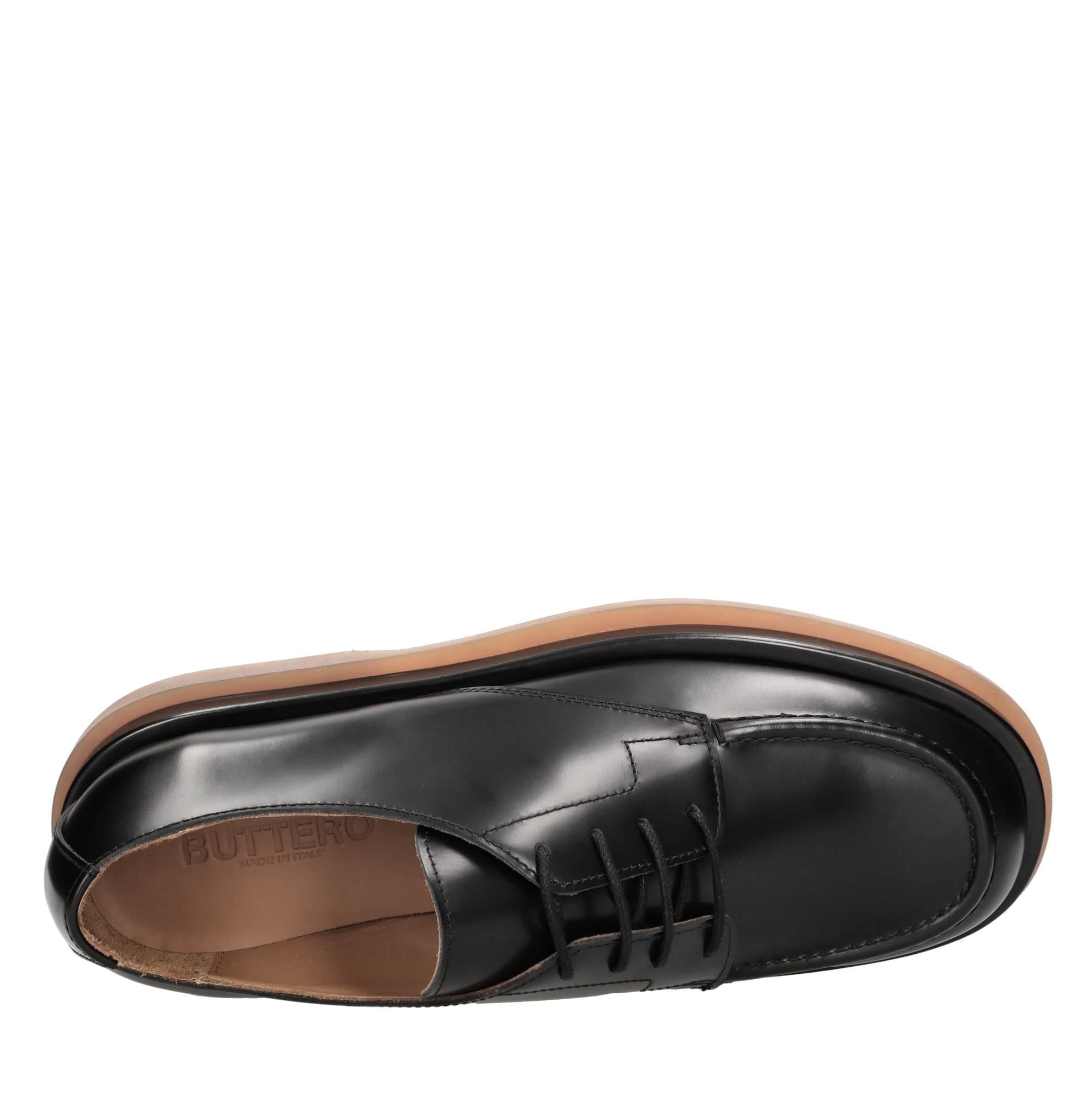 Stringate in pelle 