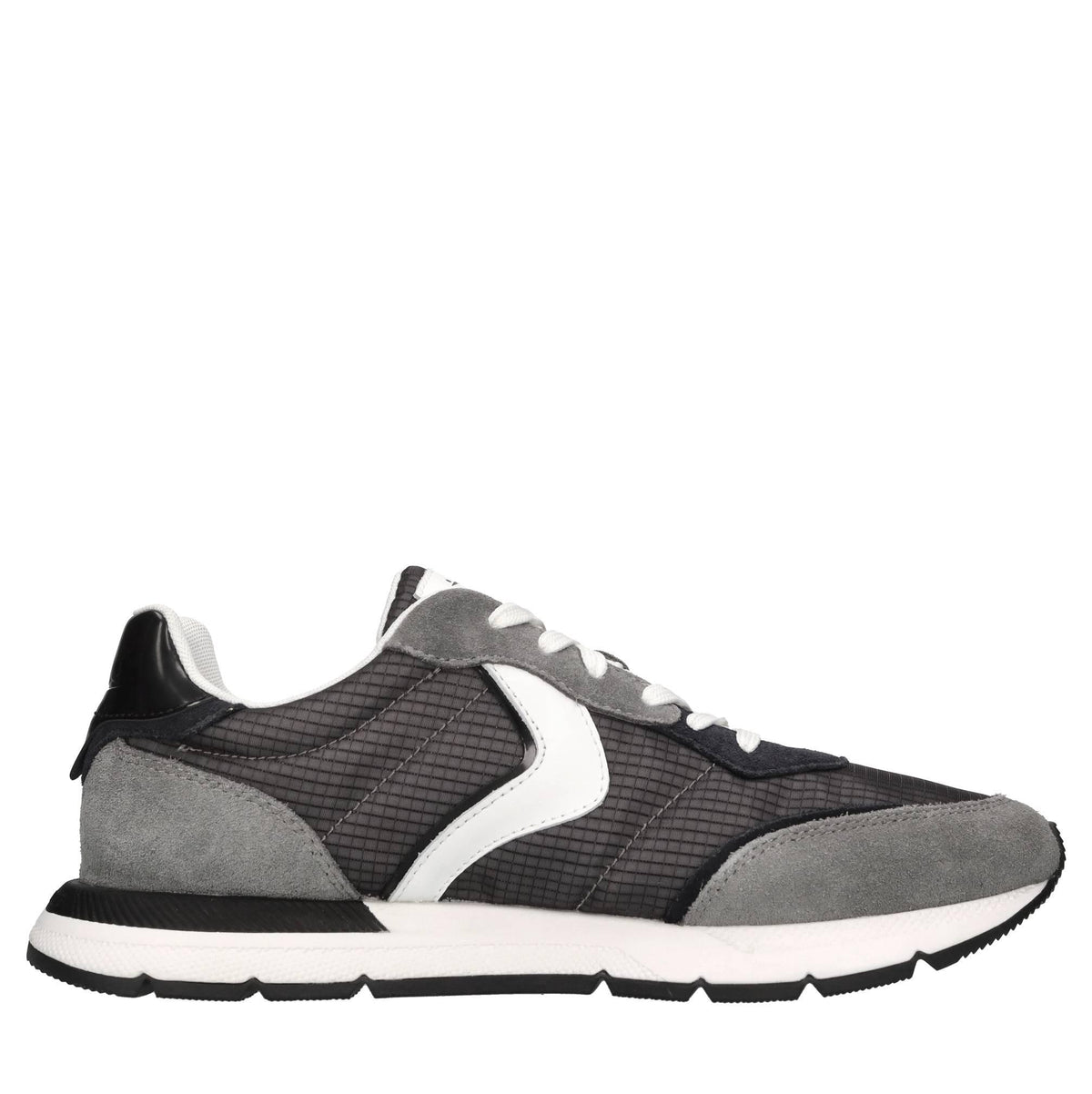 Sneakers in camoscio e tessuto 