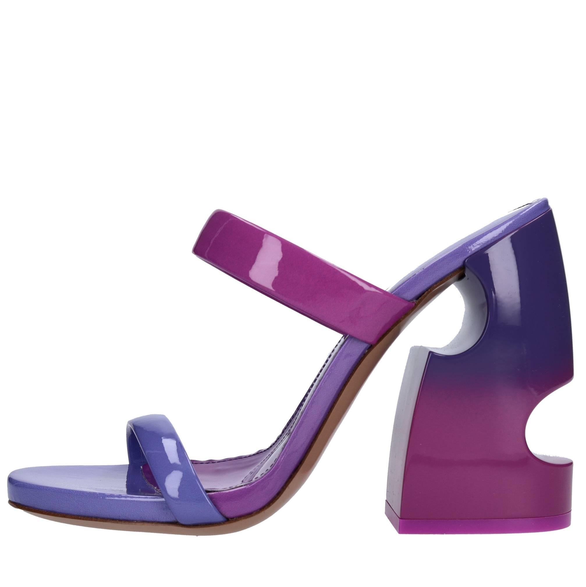 Mules in vernice 