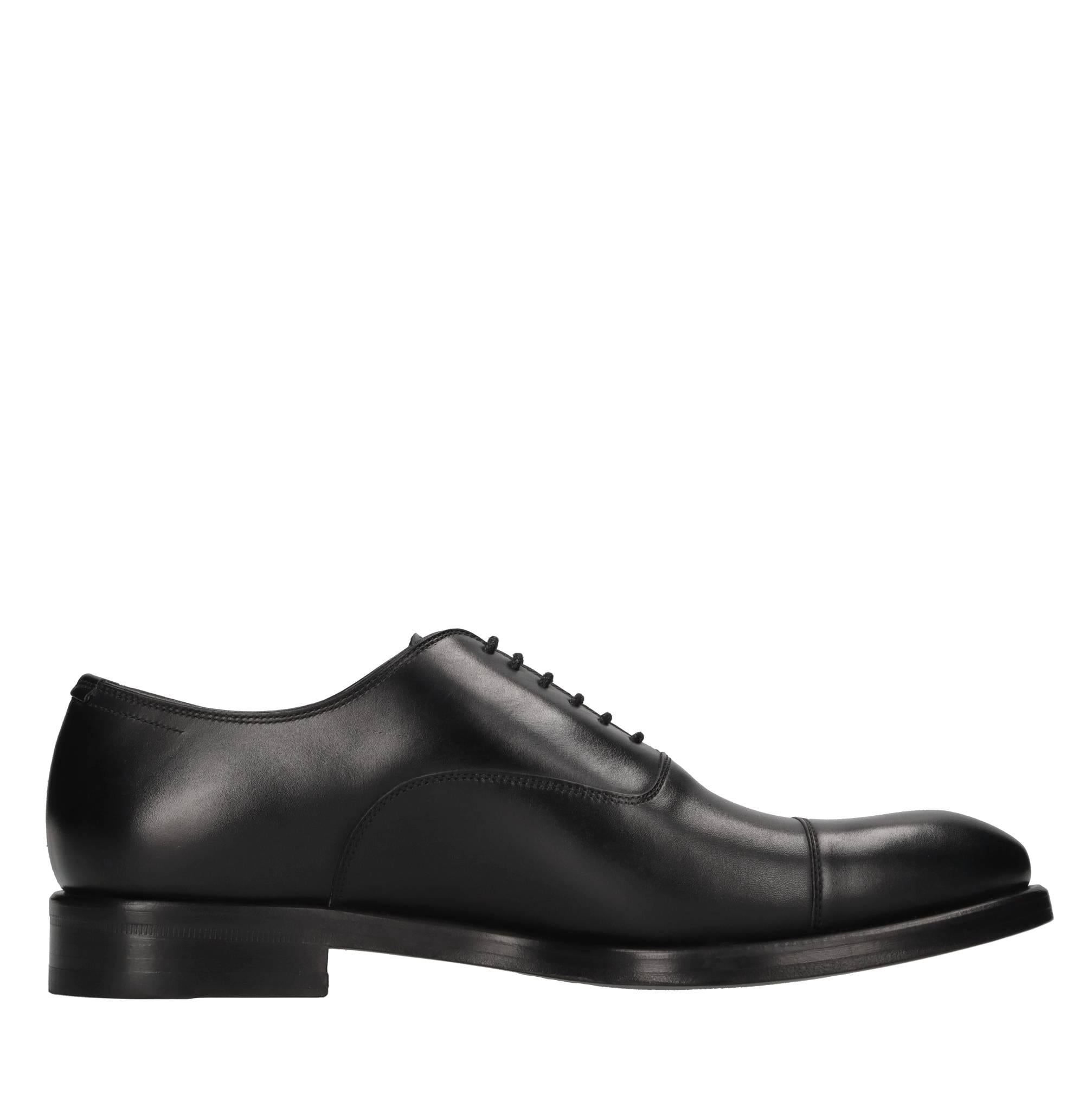 Stringate in pelle 