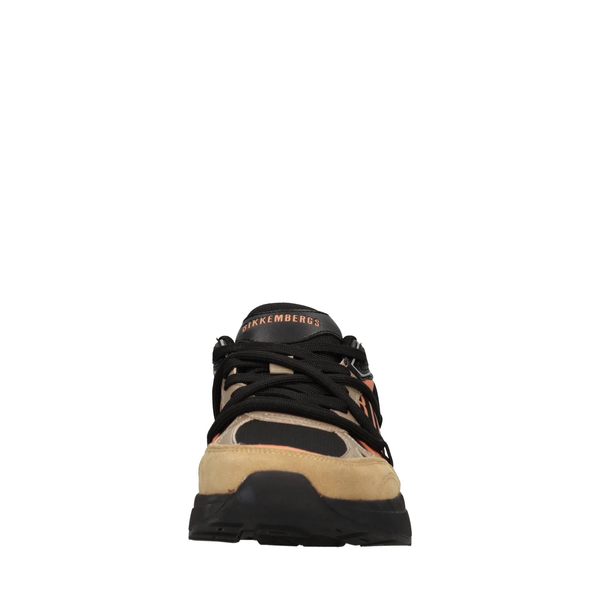 Sneakers in camoscio e tessuto 