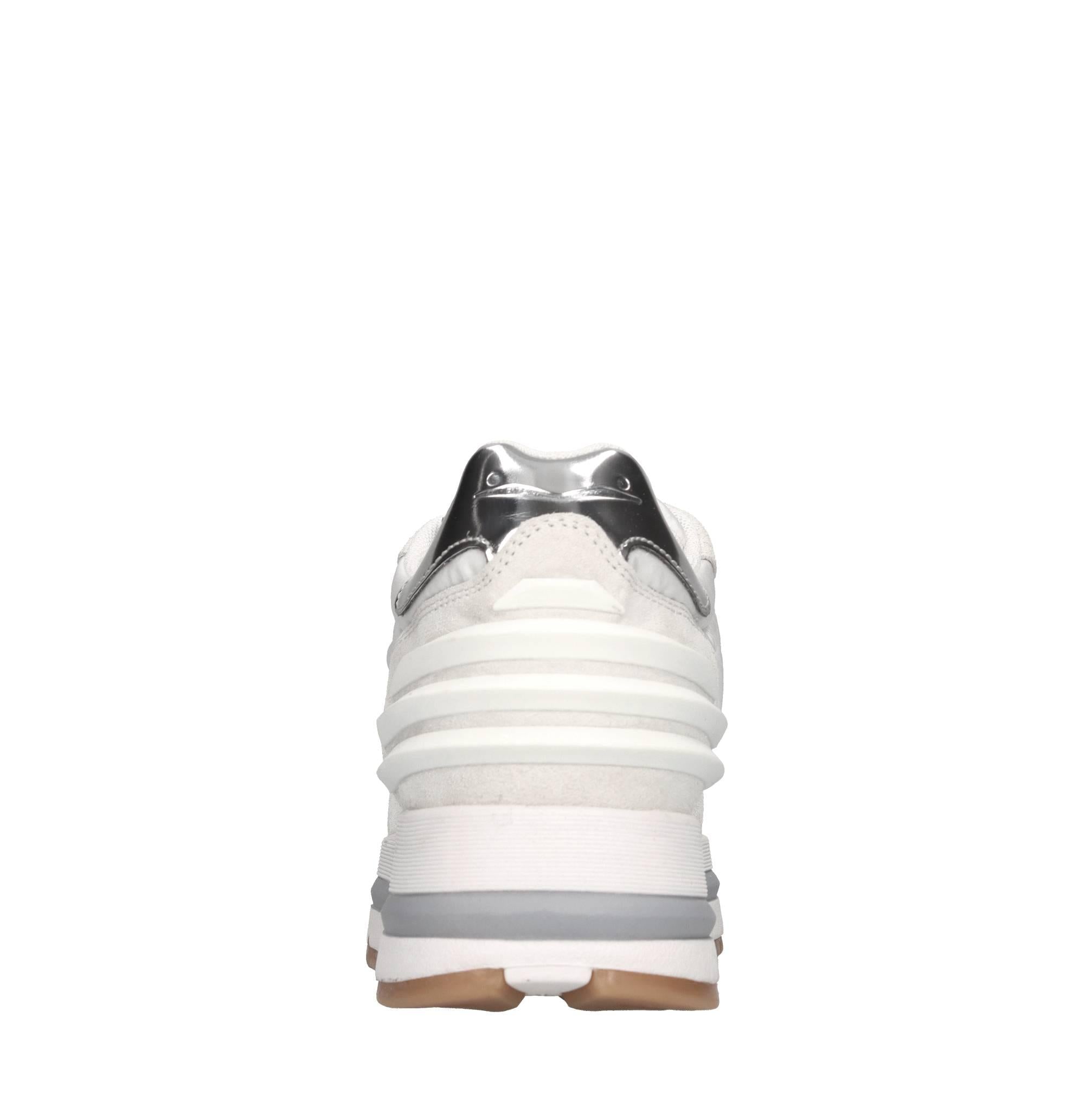 Sneakers in camoscio e tessuto 