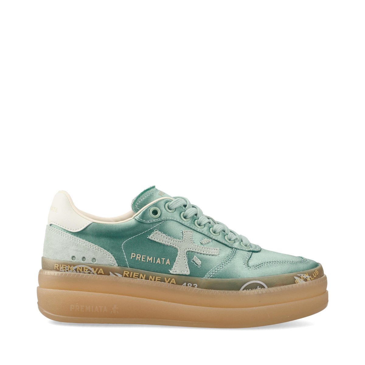 Sneakers in tessuto e inserti in pelle scamosciata. 
