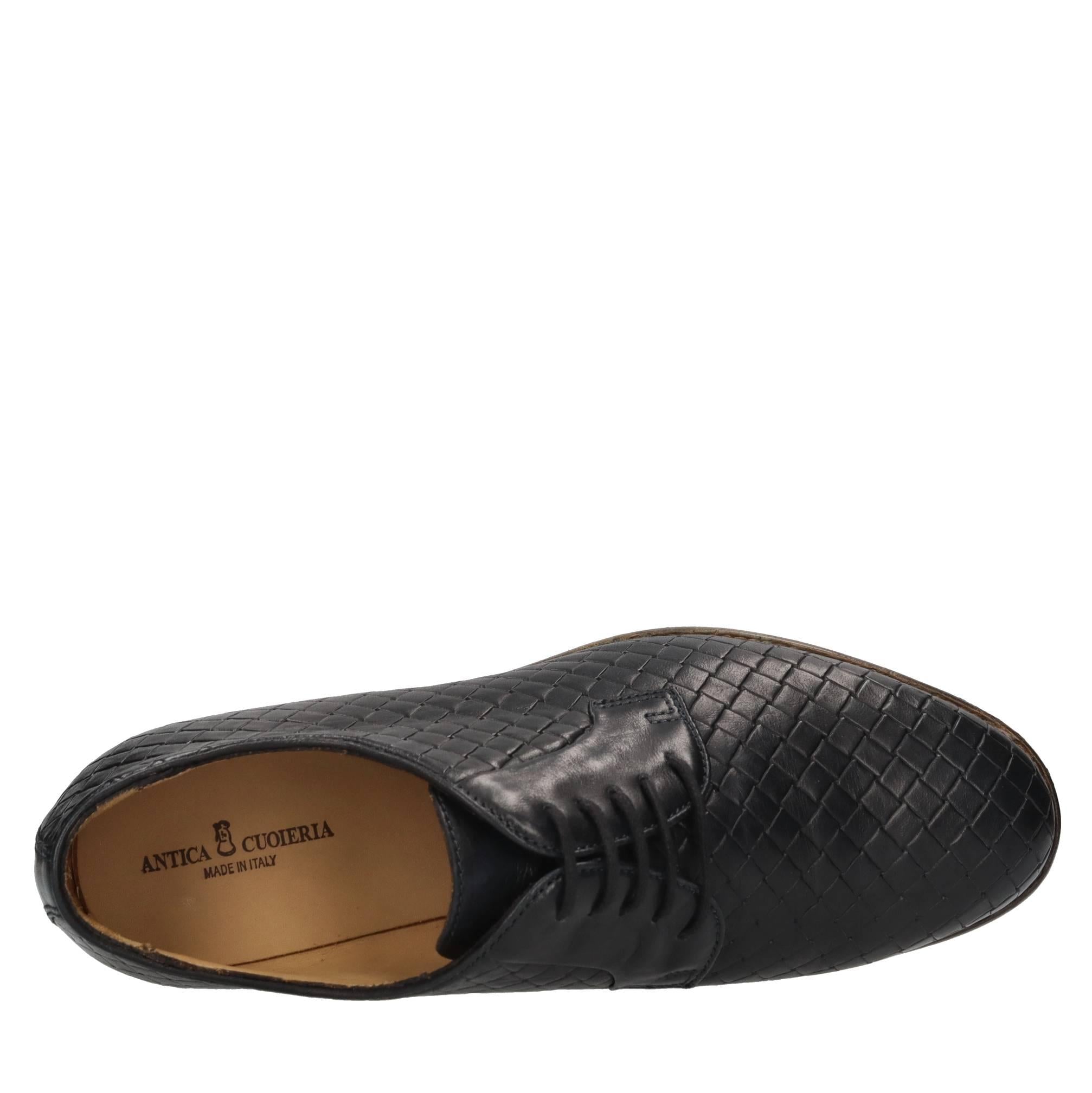 Stringate in pelle 
