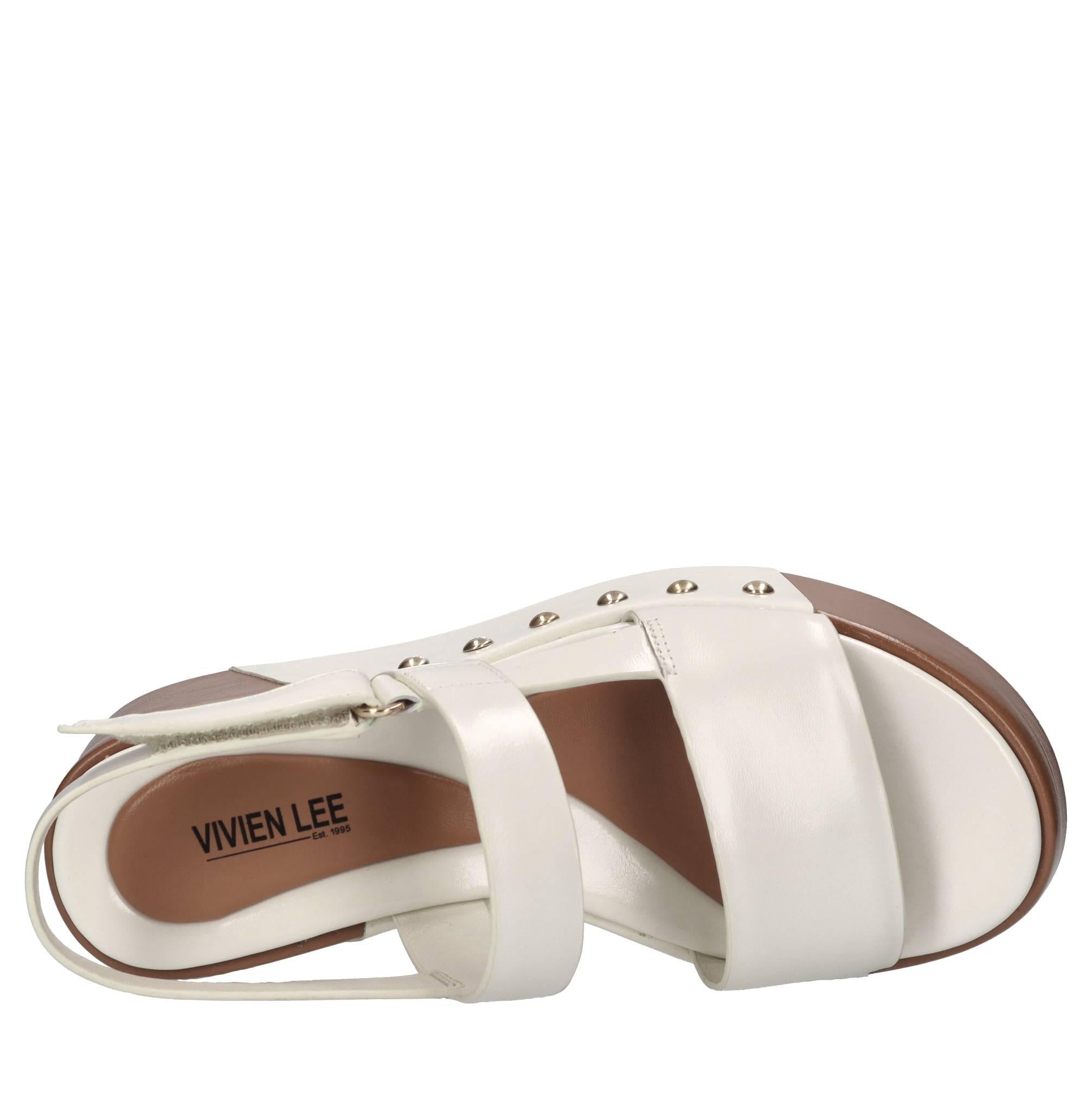 Sandali in pelle e borchie 