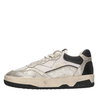 Sneakers in pelle. 