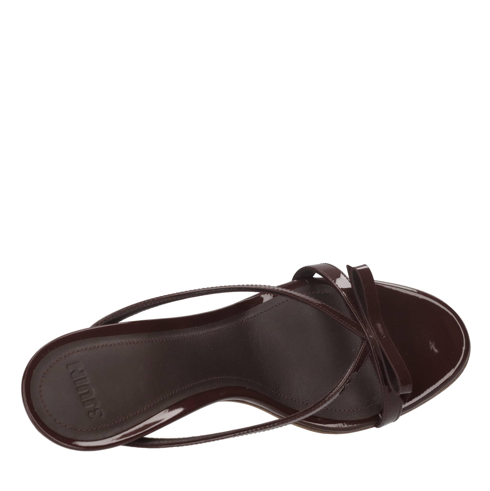 Mules Natalia in vernice. 