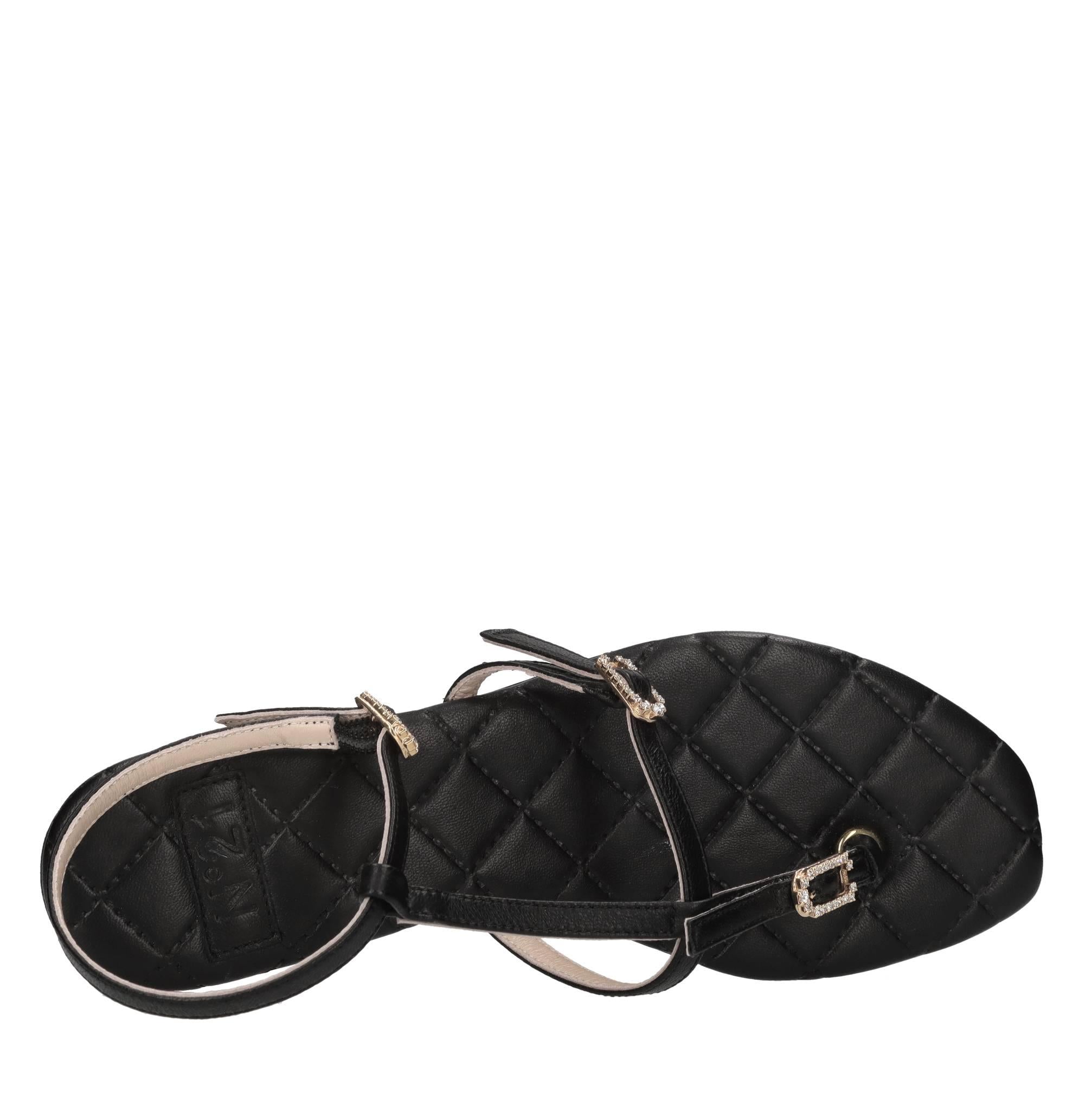 Flat in pelle 