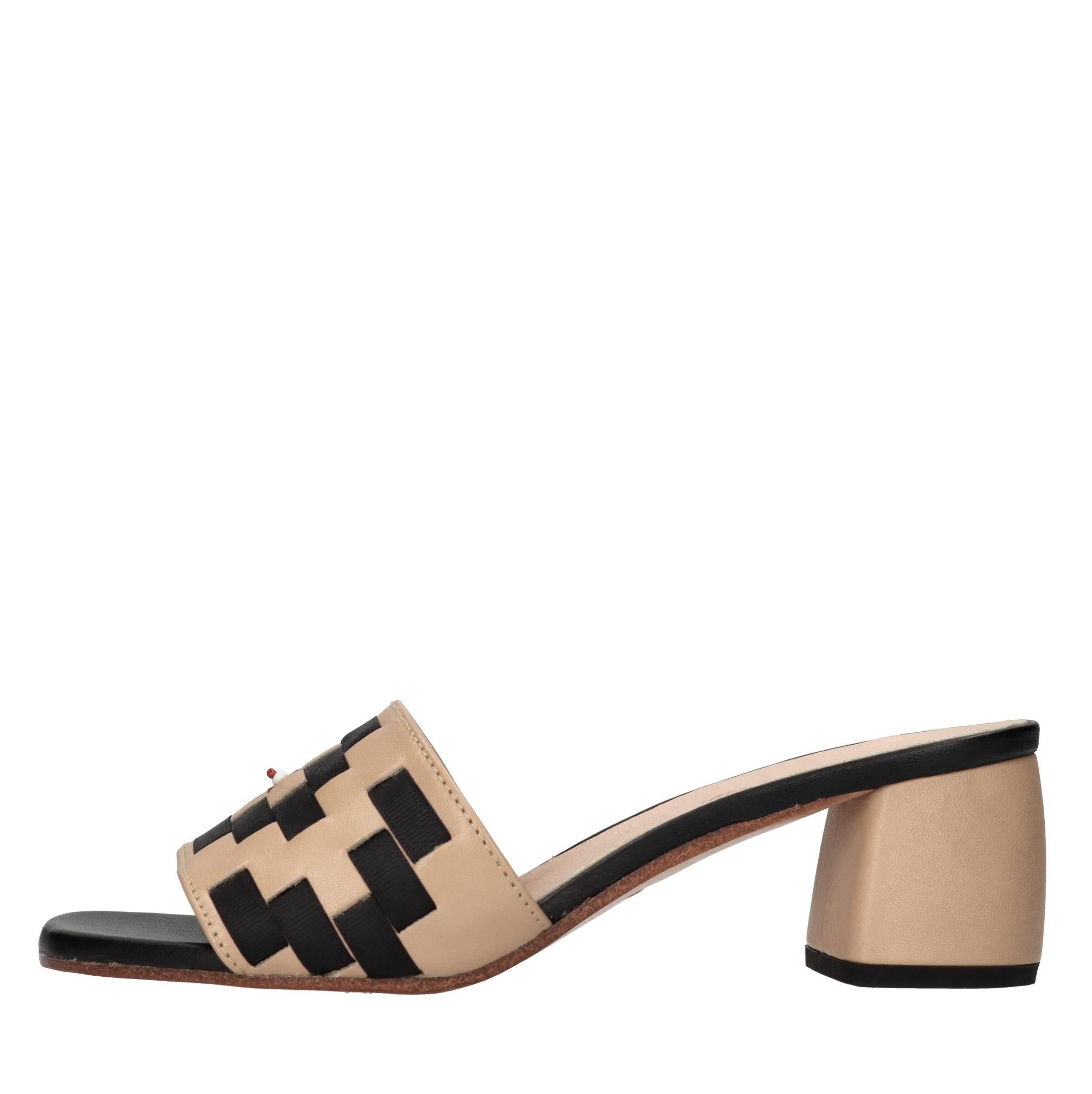 Mules in pelle e tessuto 