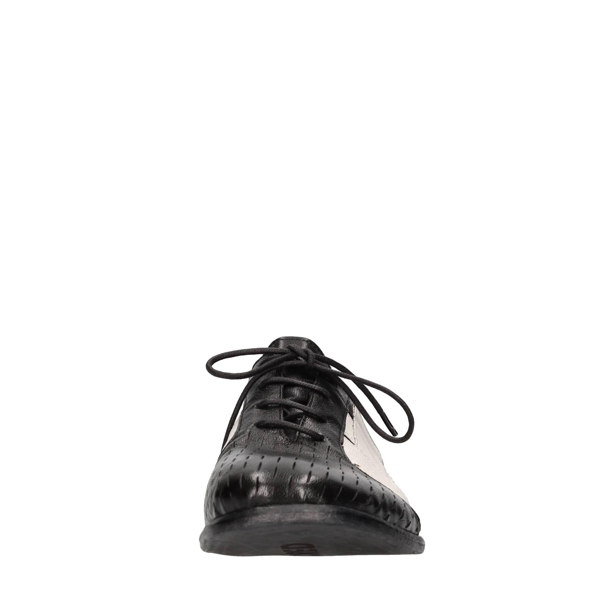 Stringate in pelle 