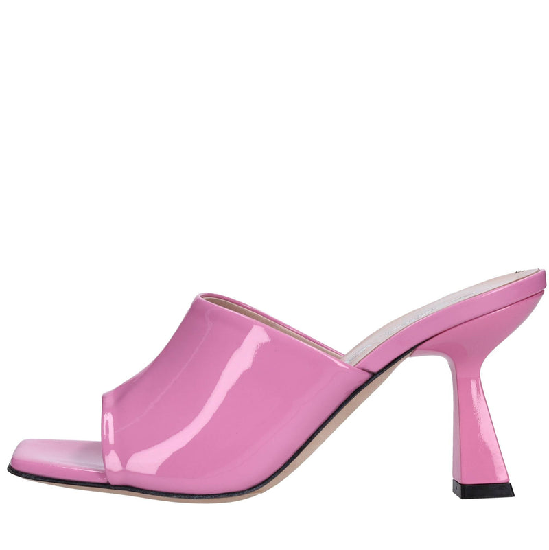 Mules in vernice 
