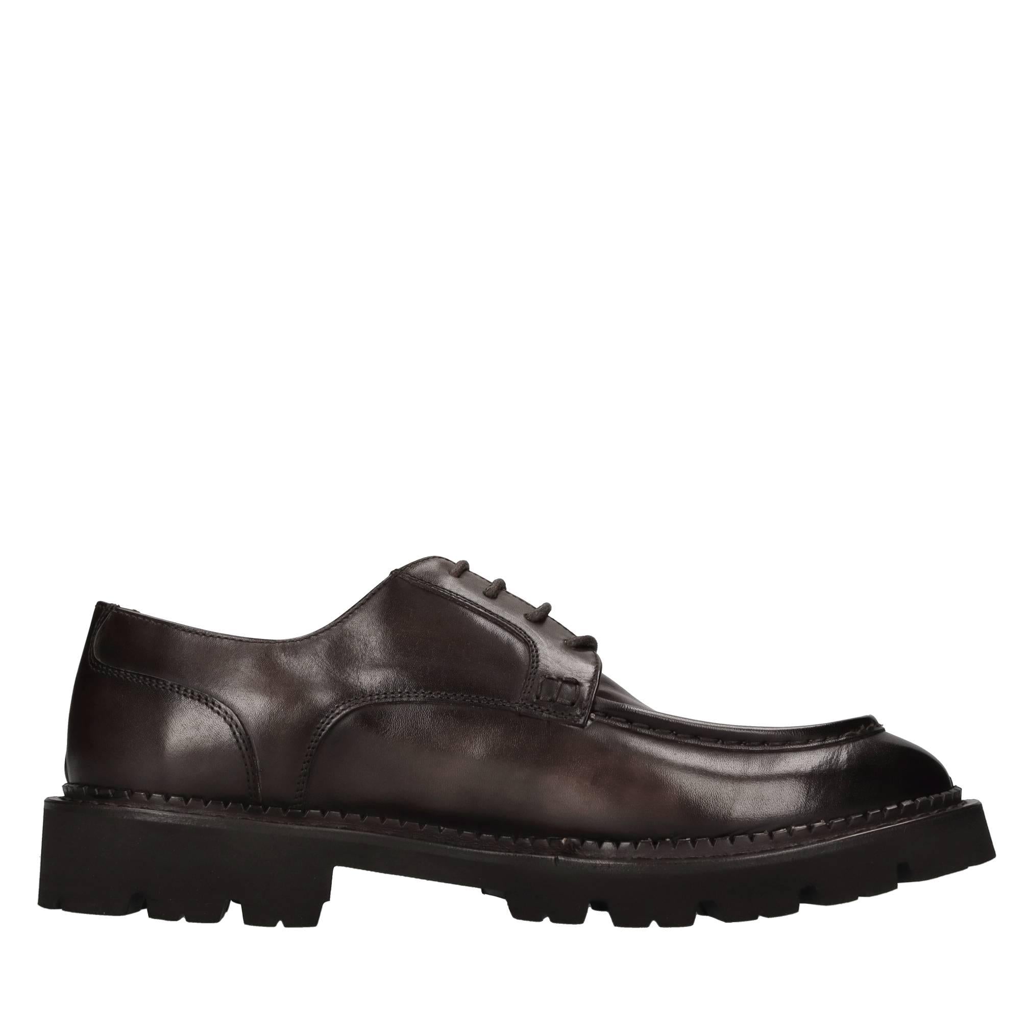 Stringate in pelle 