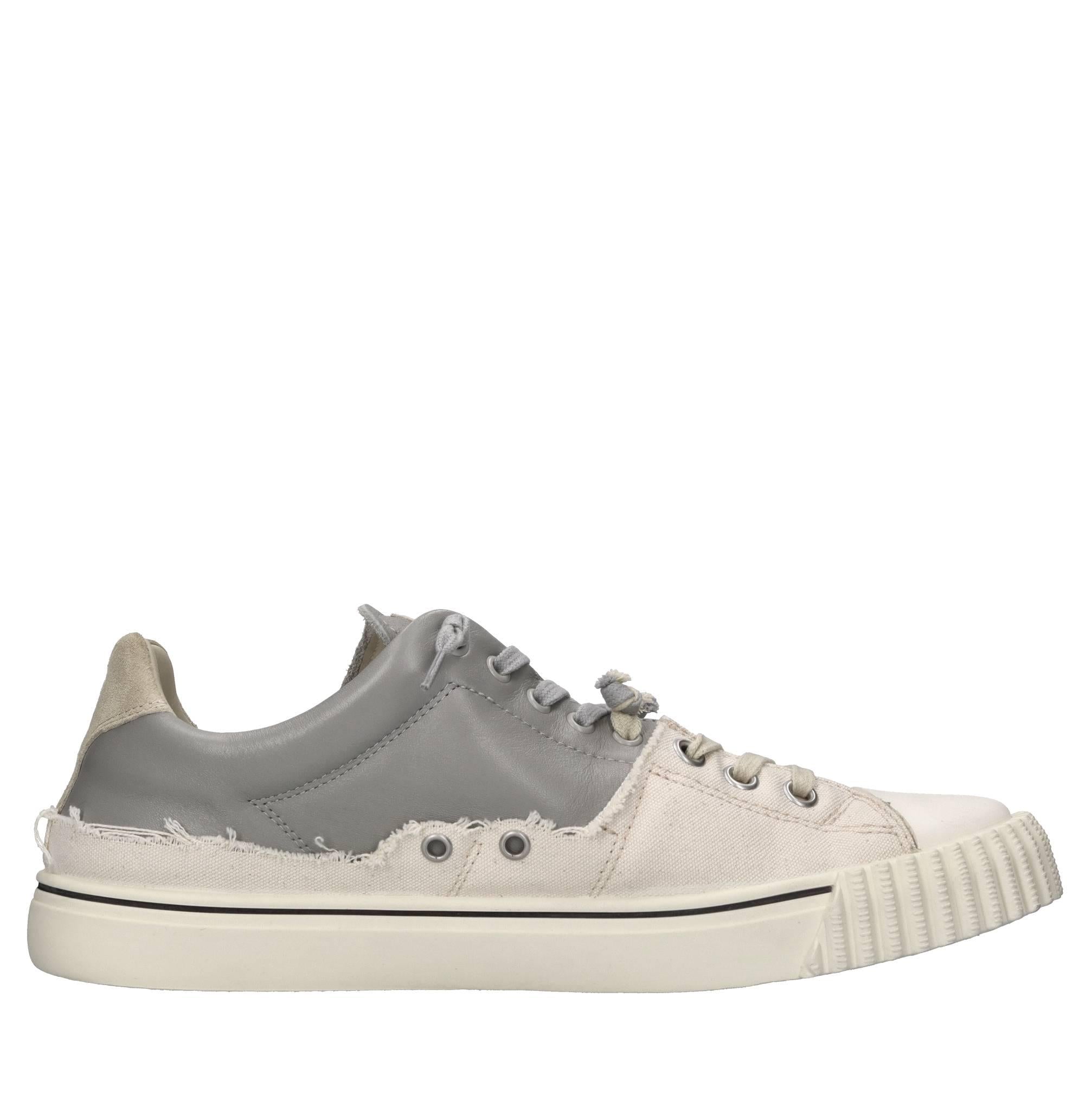 Sneakers in pelle e tessuto 