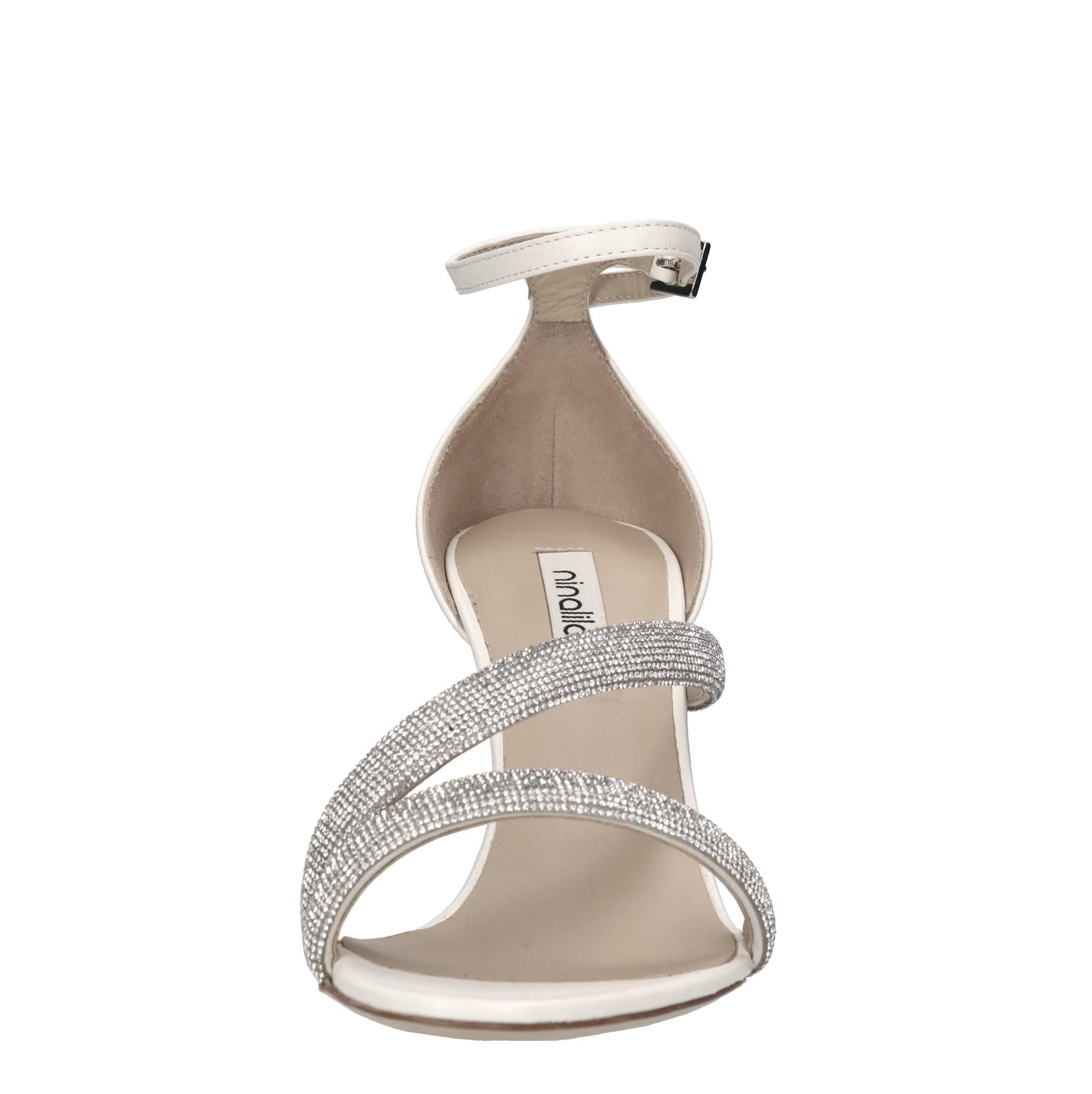 Sandali in pelle e microstrass 
