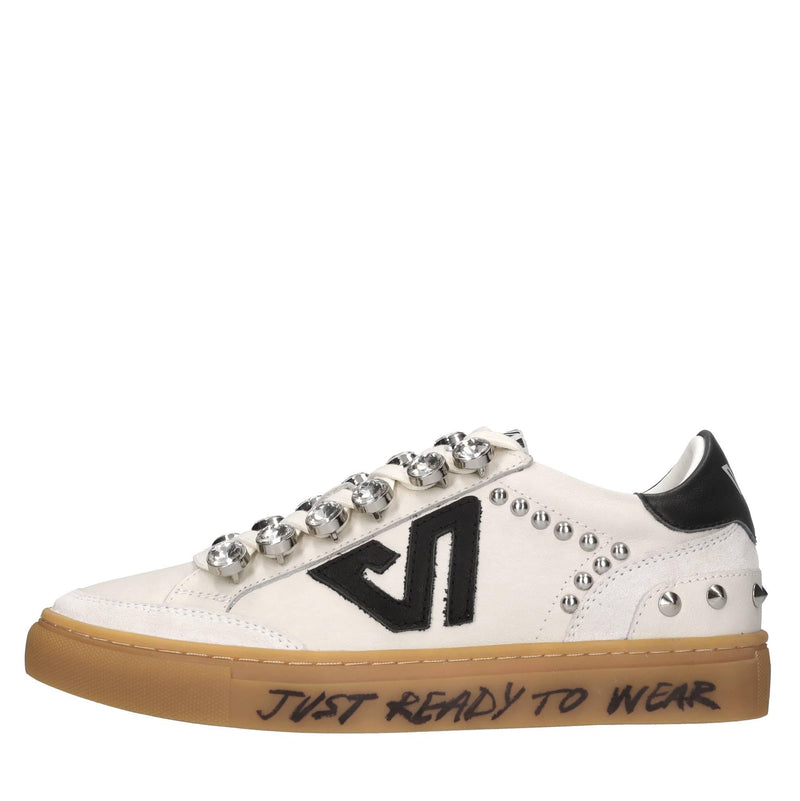 Sneakers in pelle,borchie e strass 