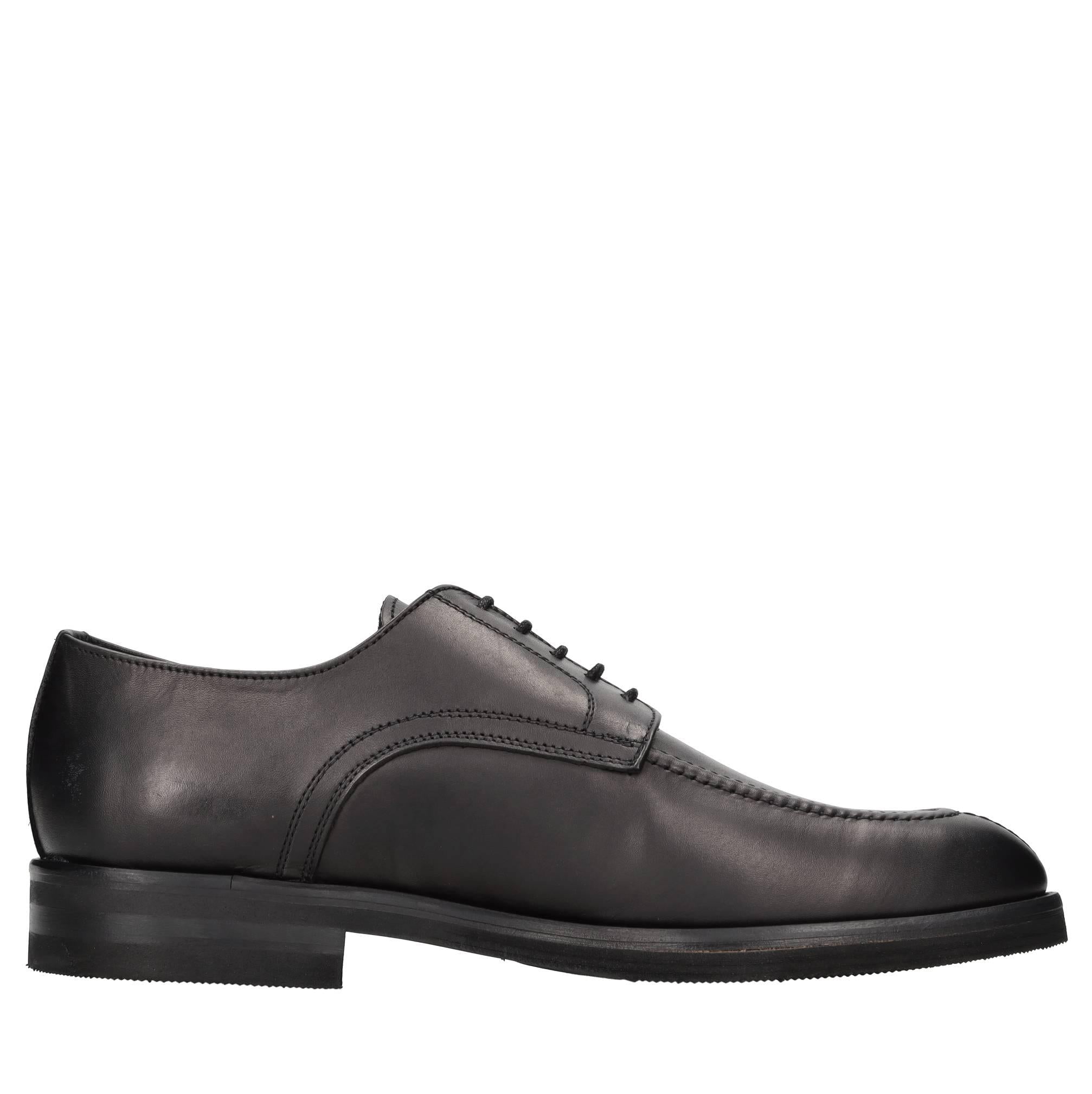 Stringate in pelle 