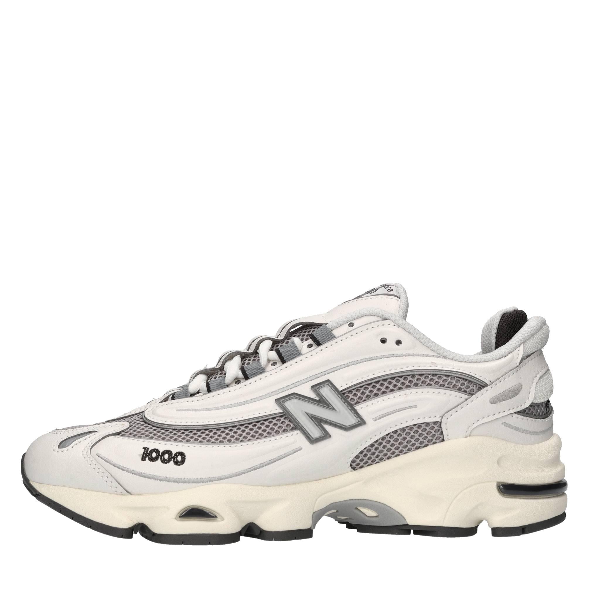 Sneakers in ecopelle e tessuto 