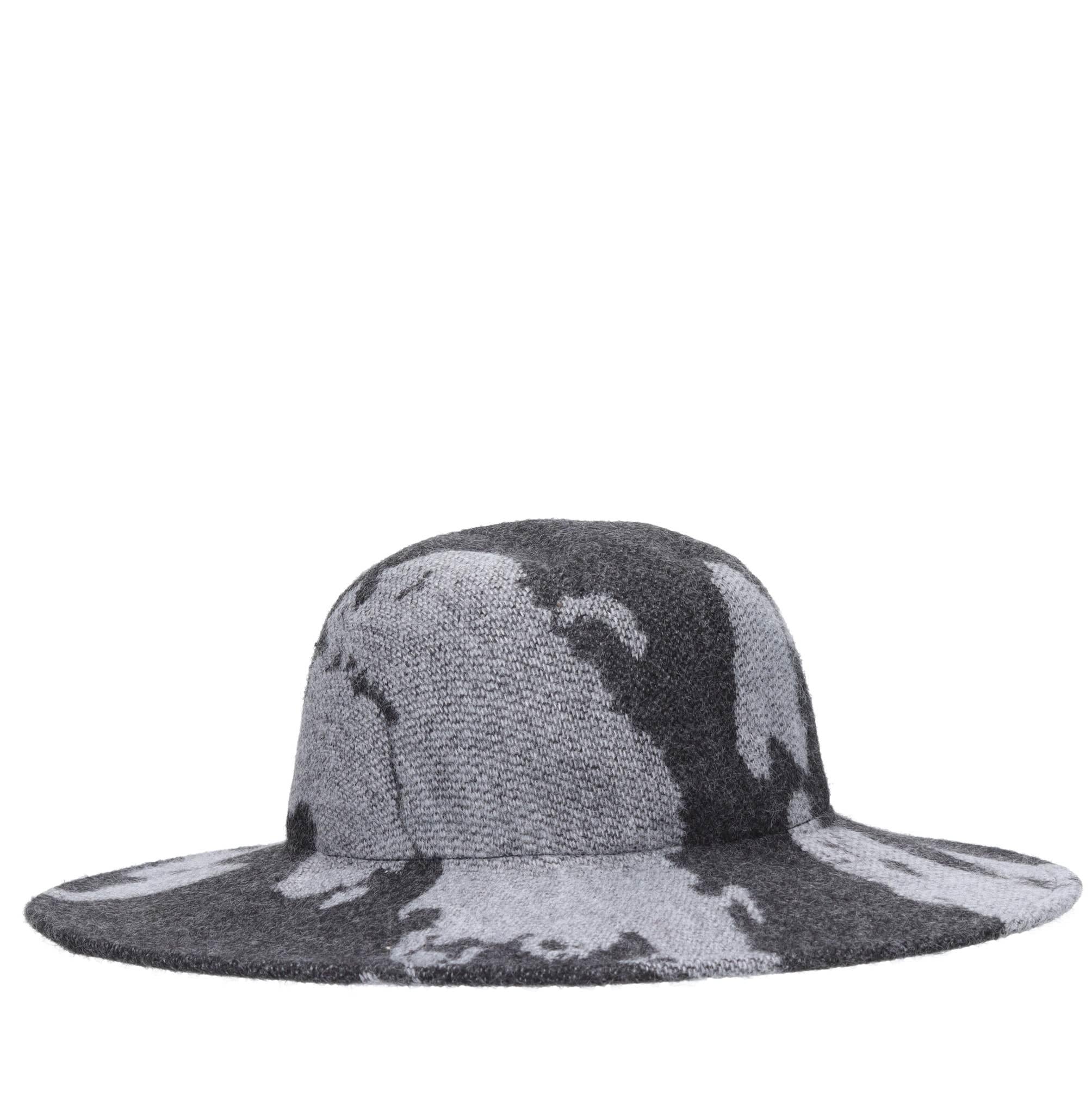 Cappello multimateriale 