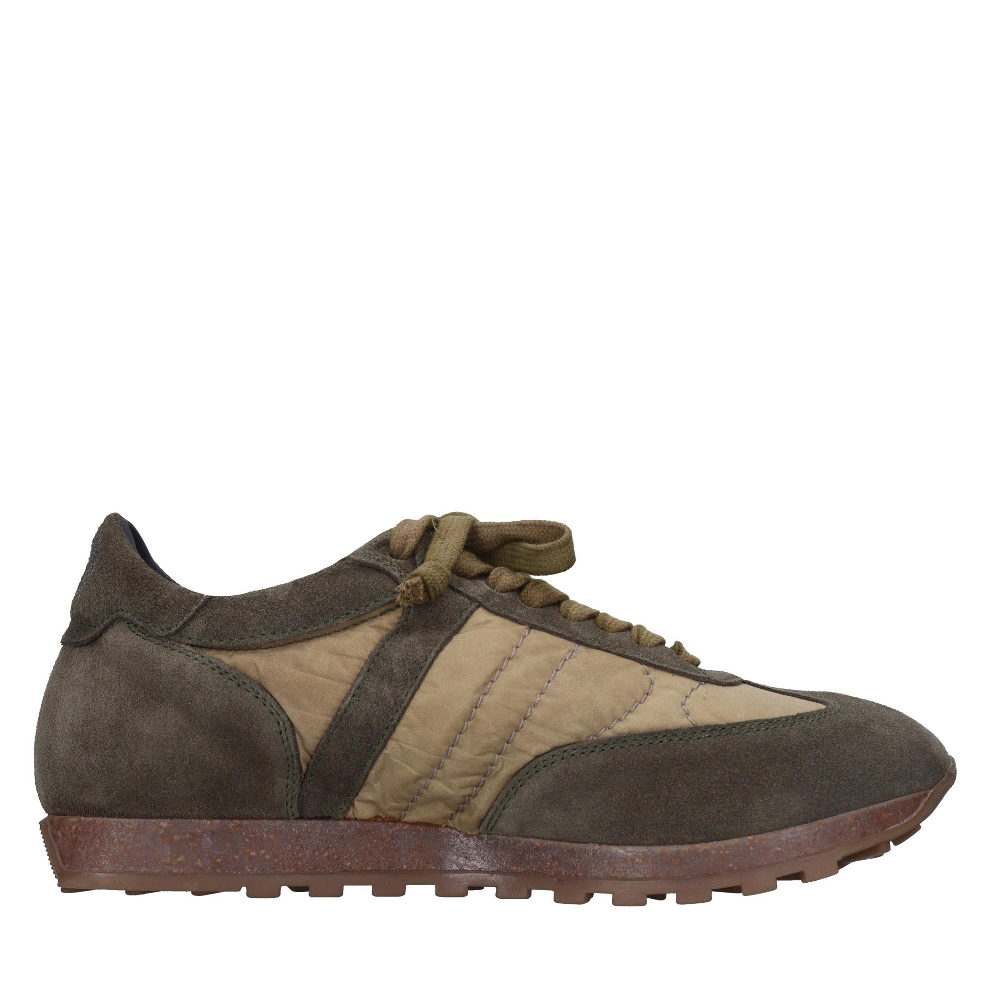 Sneakers in camoscio e tessuto 