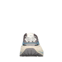 Sneakers in camoscio e tessuto 